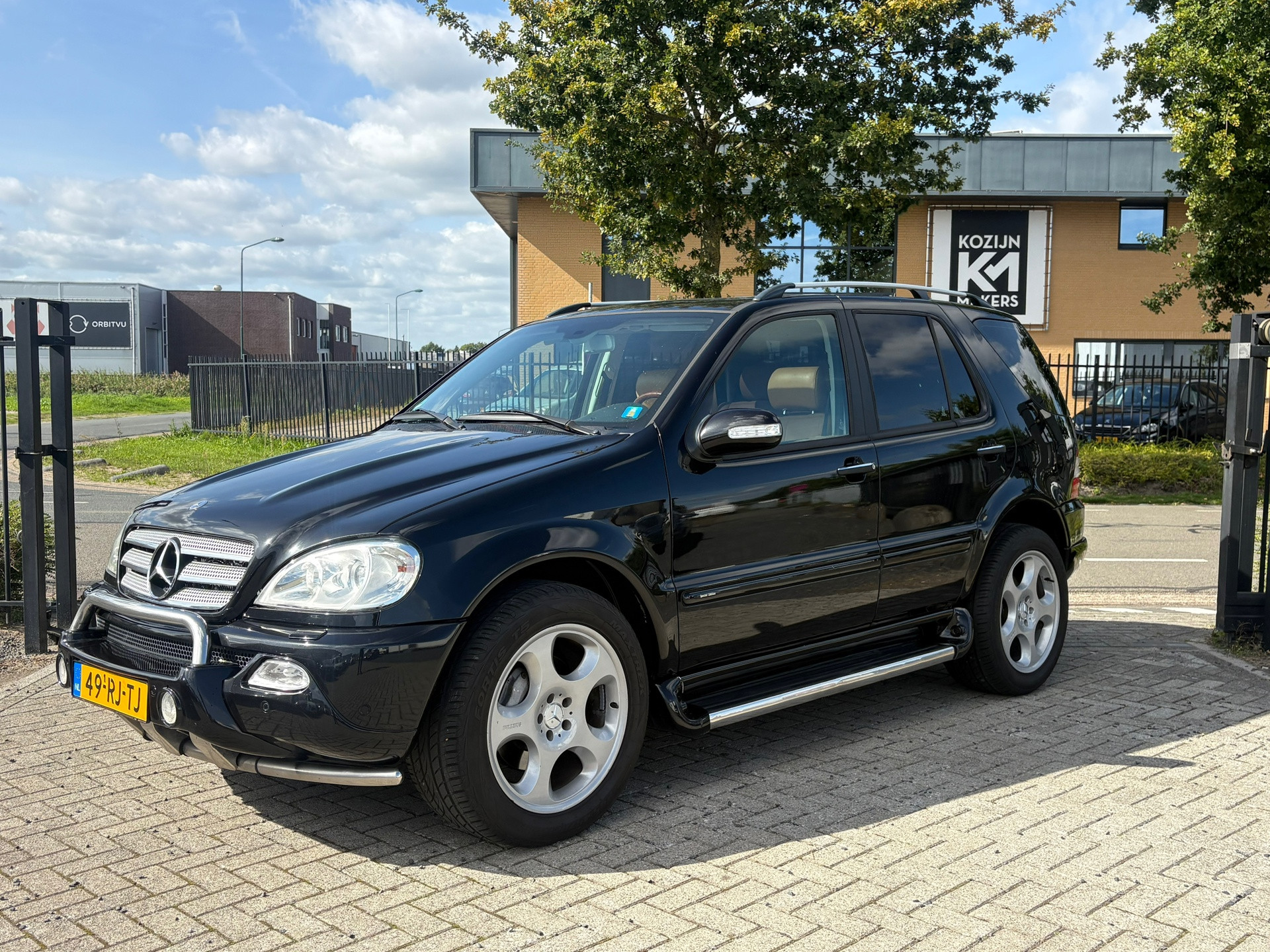 Mercedes-Benz ML 350 350 Special Edition | Brabus Styling | 7 SEATS | 2006 - voorkant