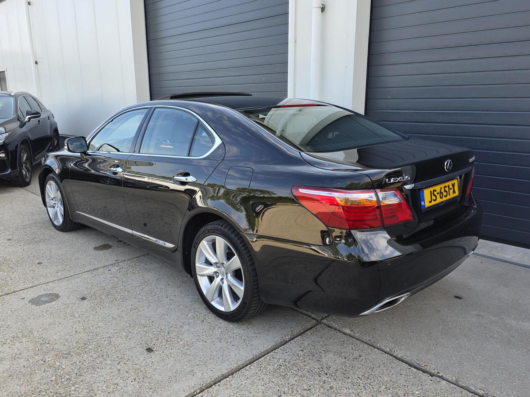 Foto van Lexus LS