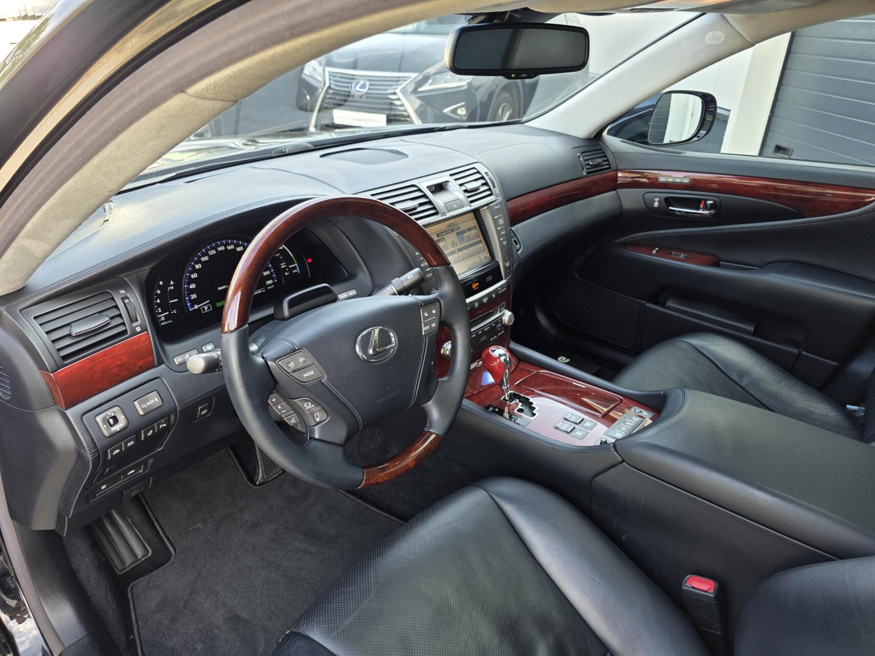 Foto van Lexus LS
