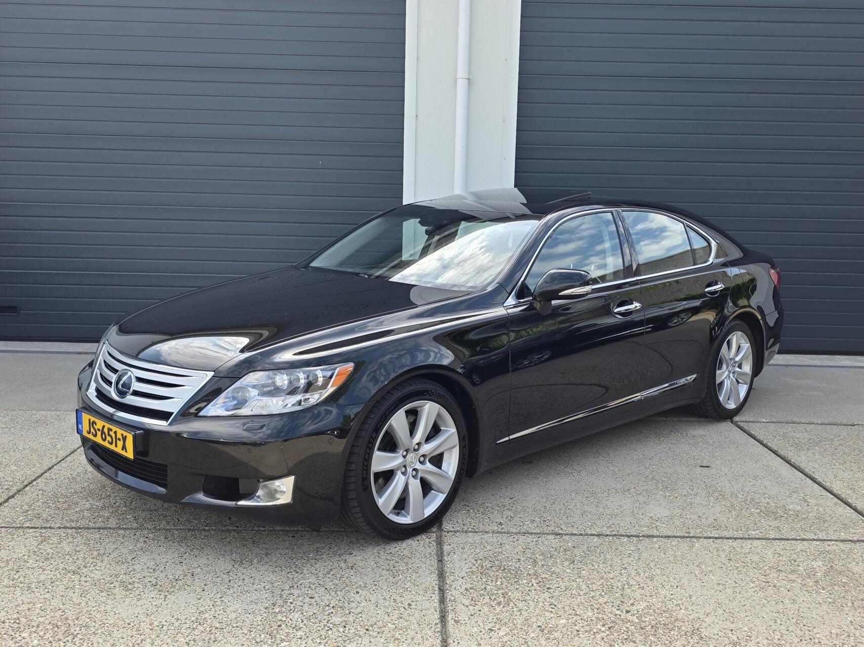 Lexus LS 600h President 2011 - voorkant