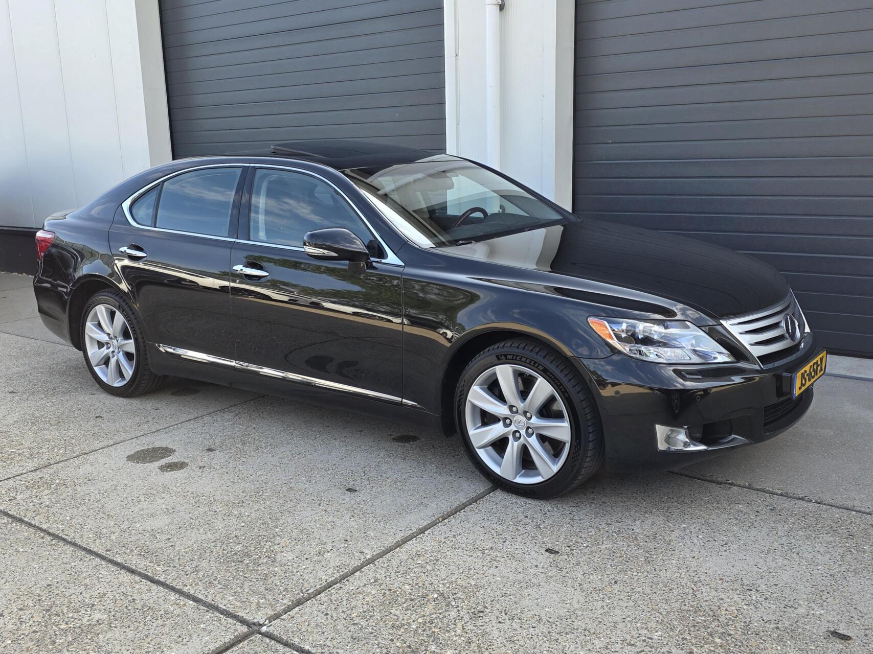 Foto van Lexus LS