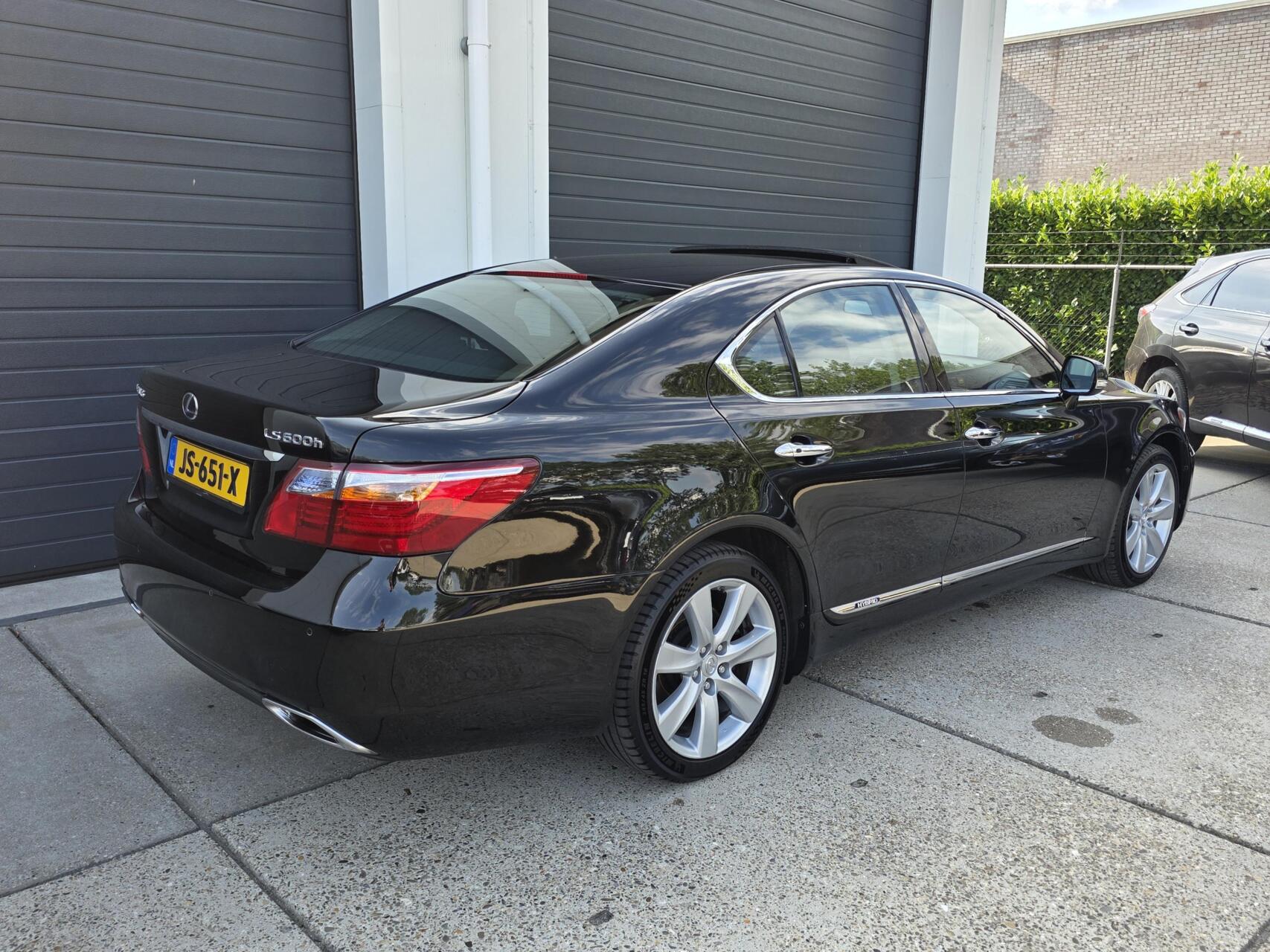 Foto van Lexus LS