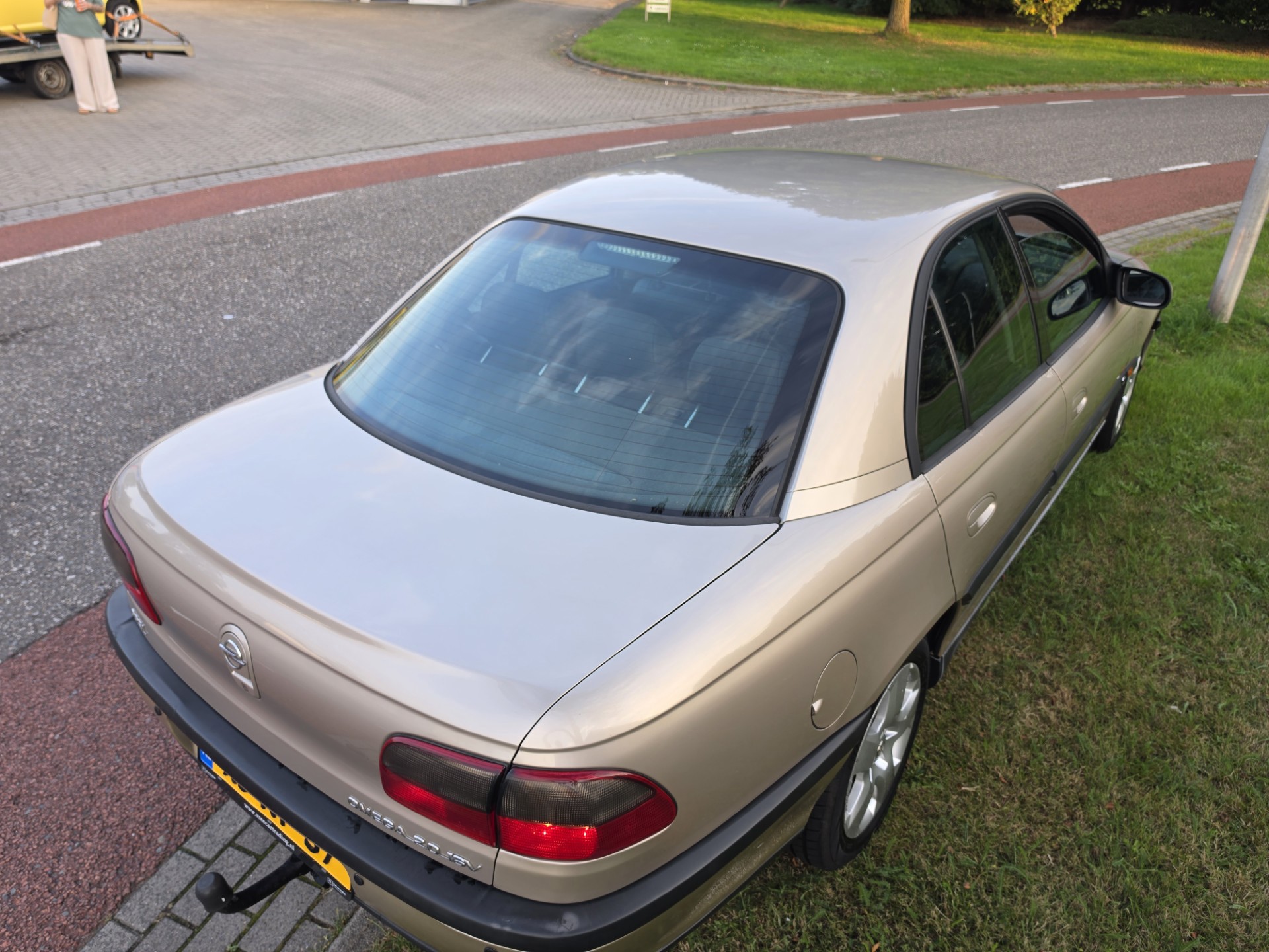 Foto van Opel Omega-b