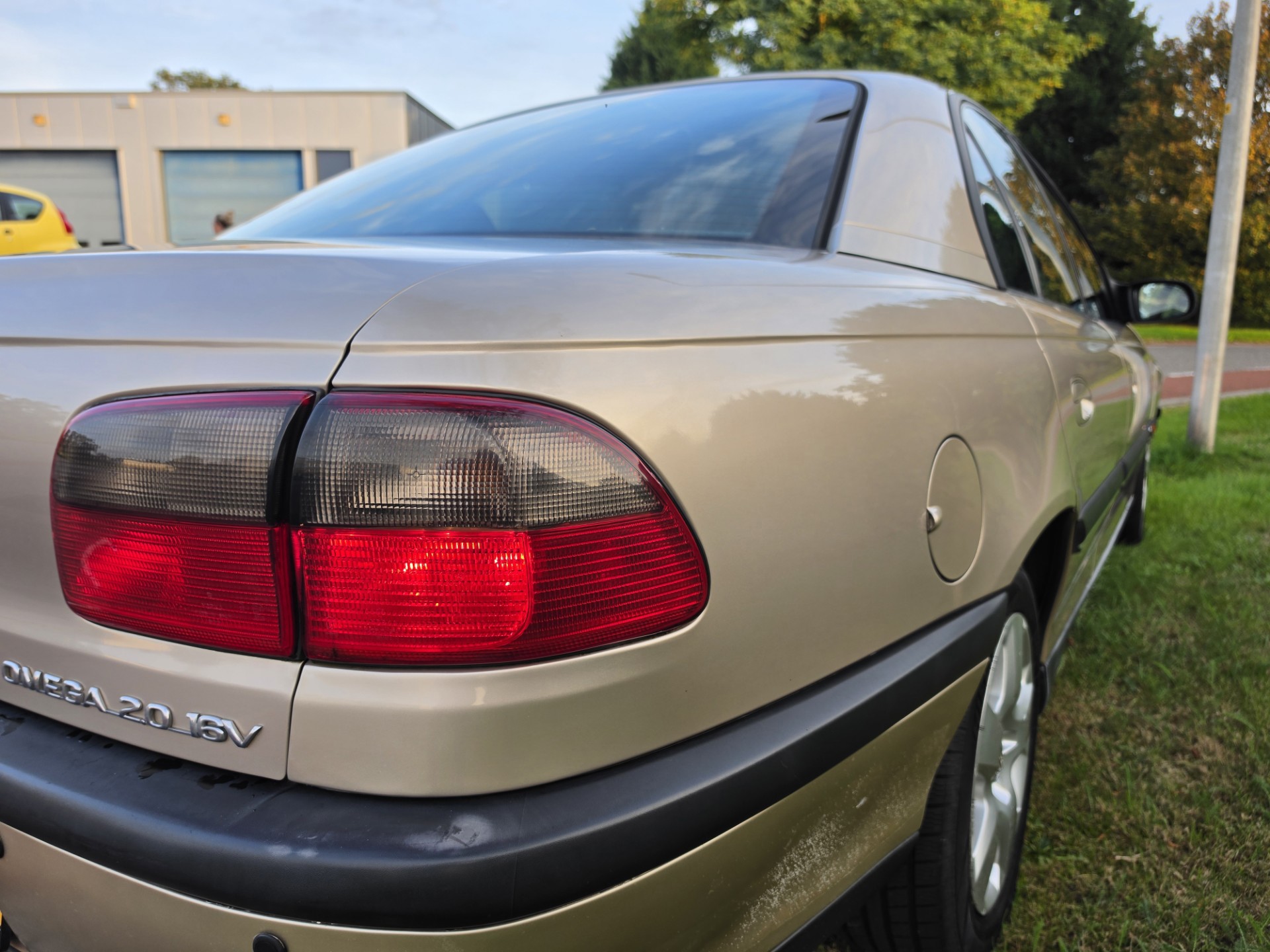 Foto van Opel Omega-b