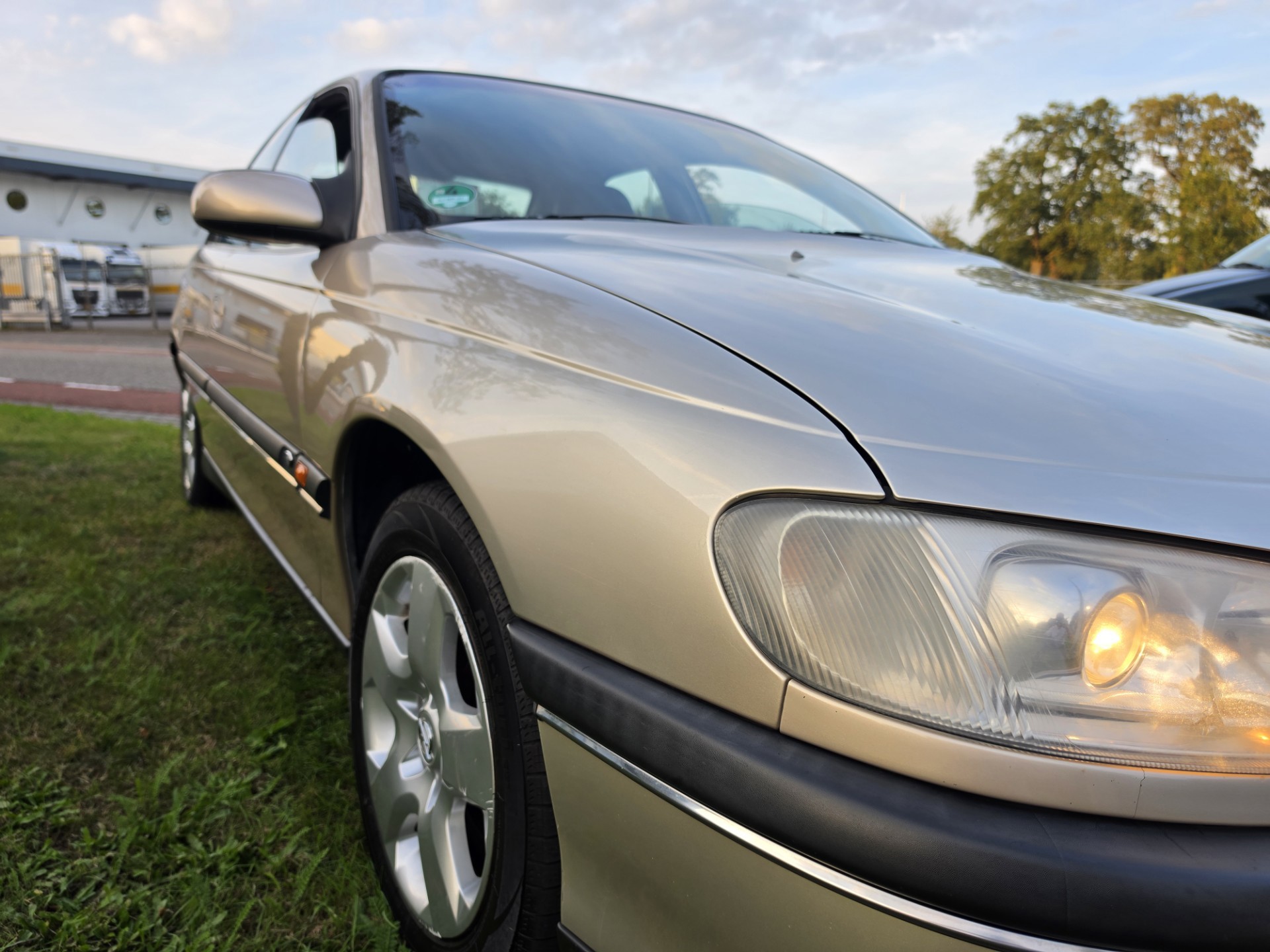 Foto van Opel Omega-b