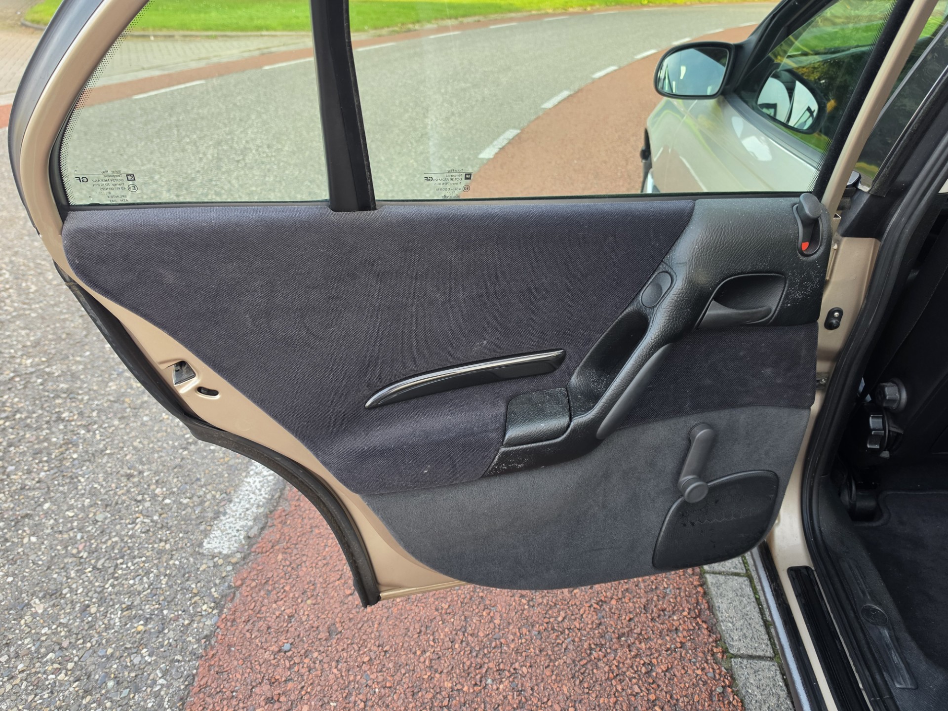 Foto van Opel Omega-b