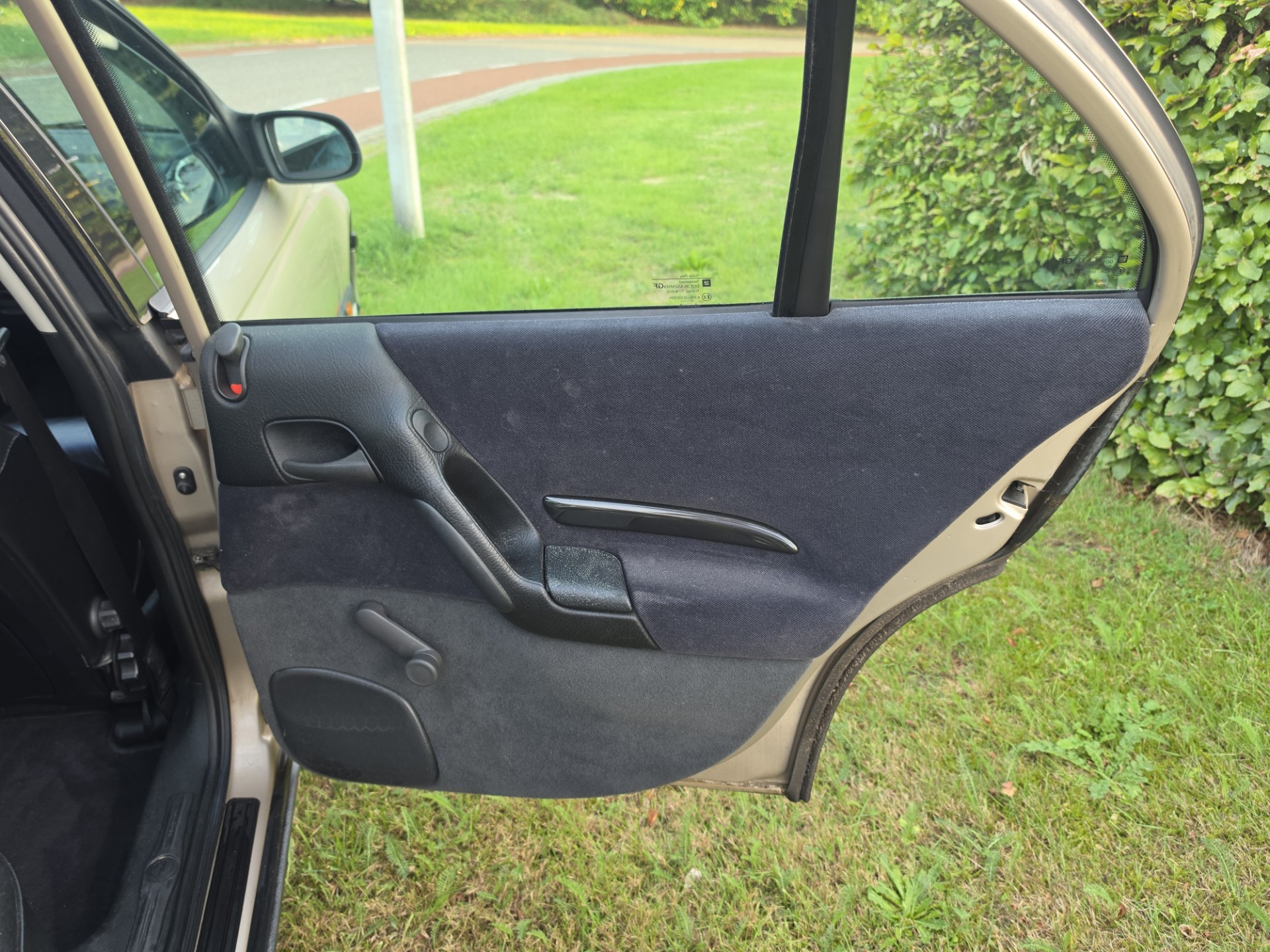 Foto van Opel Omega-b