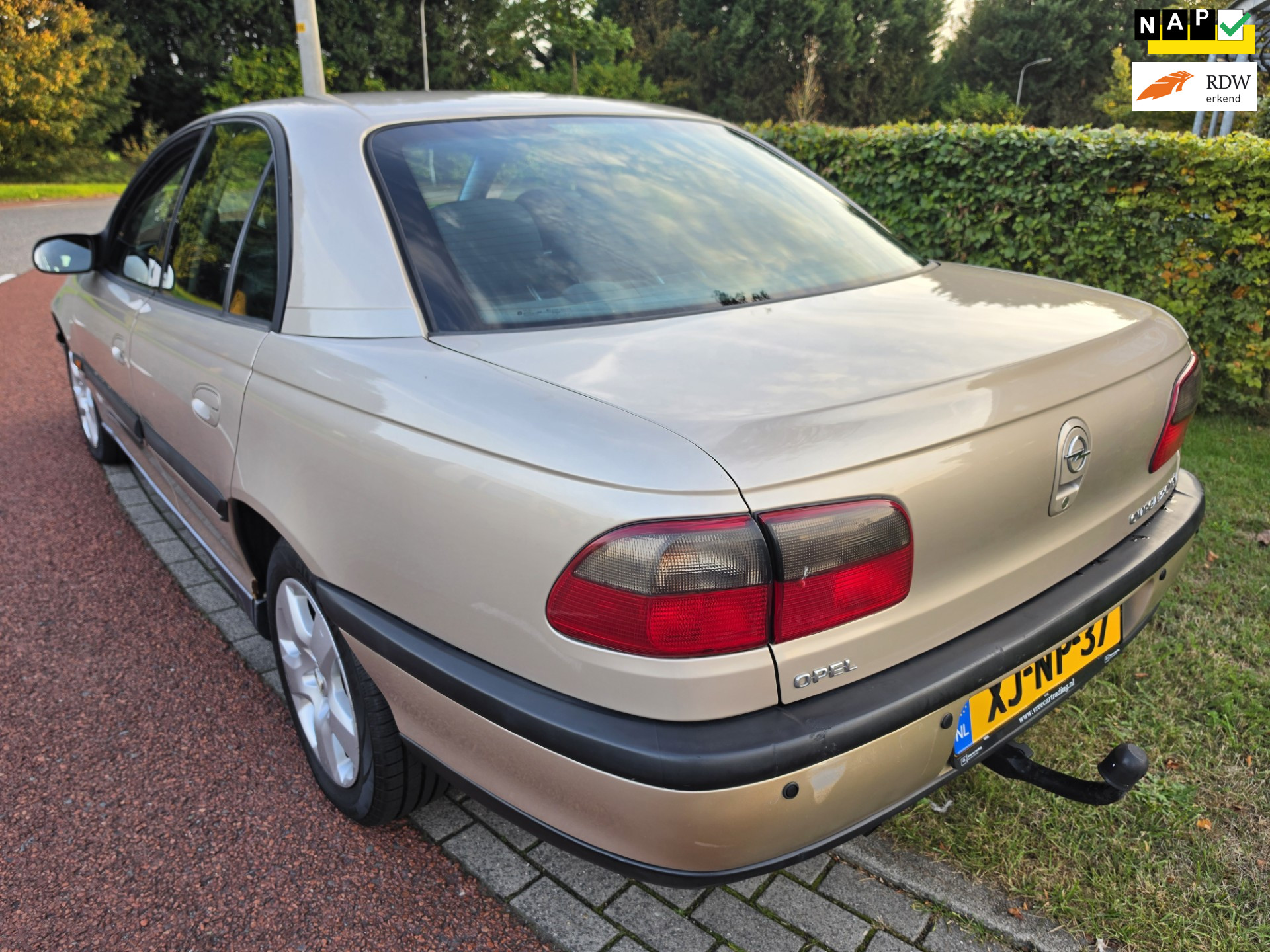 Opel Omega-b Automaat 137 DKM NAP APK Nieuw 2.0i-16V Sport *2250,-* 1998 - voorkant