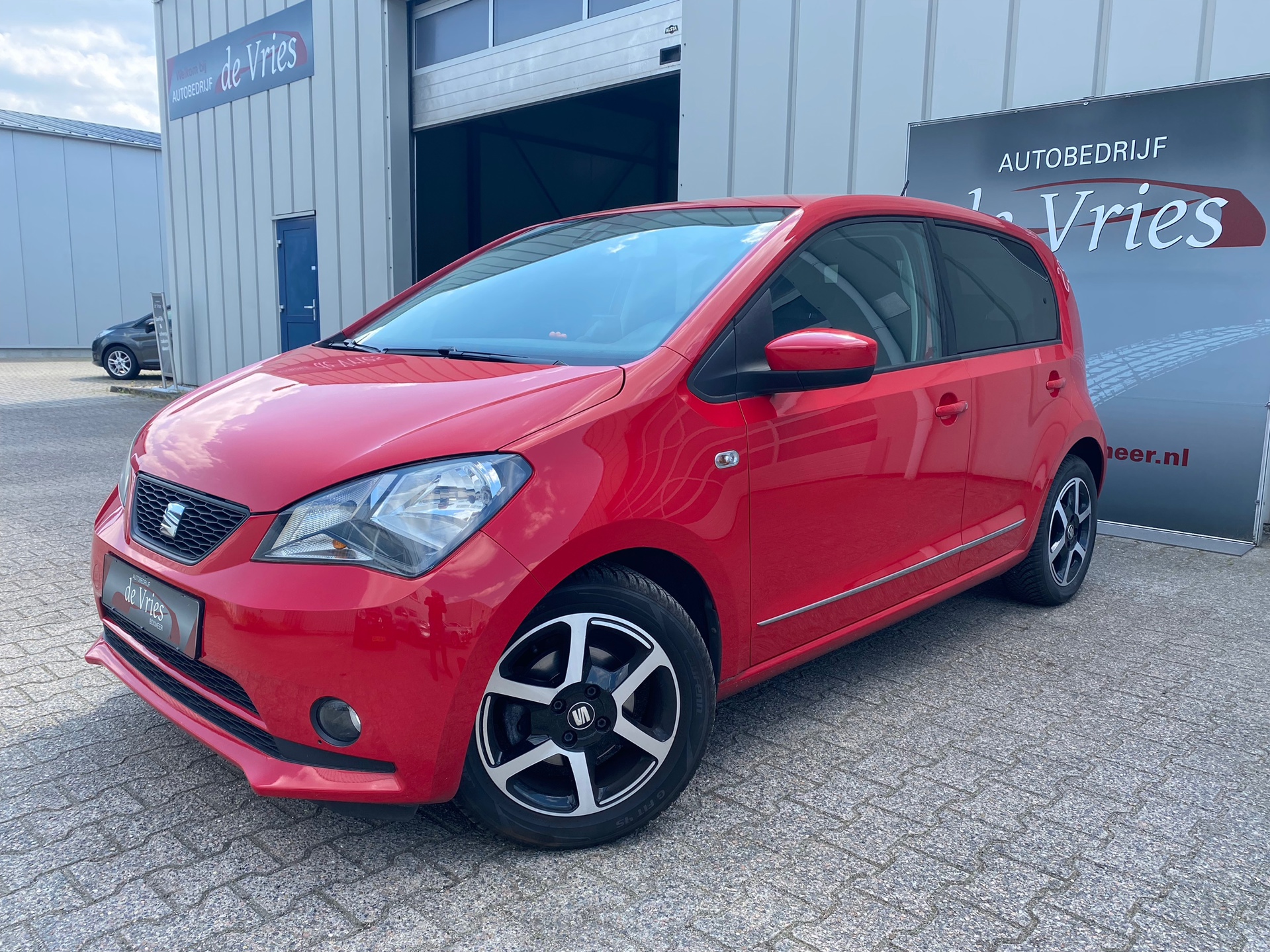 Seat Mii 1.0 Sport Dynamic / Airco / Cruise / Navi / PDC / Stoelverw. / Privacy Glass / LMV 2014 - voorkant