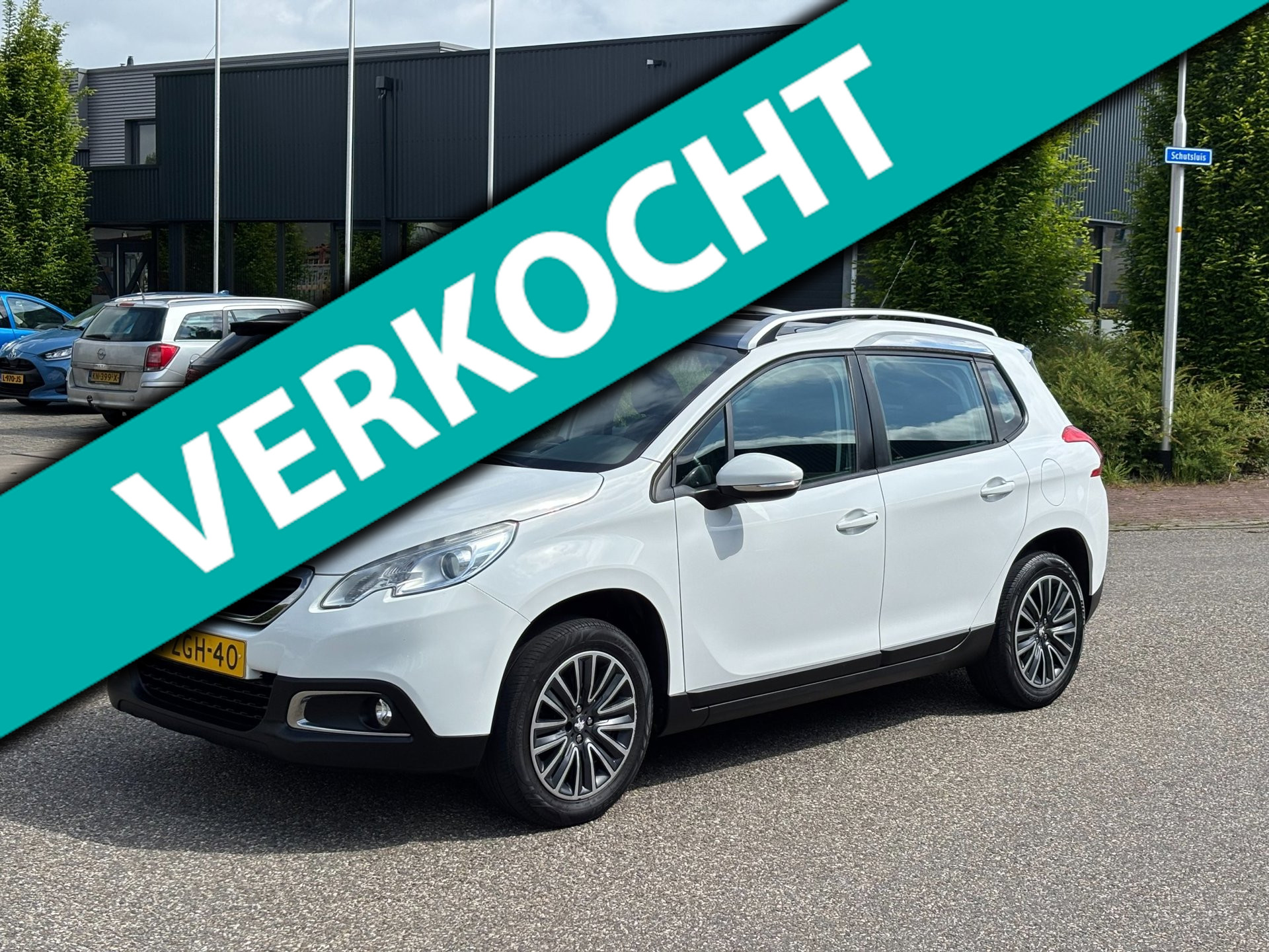 Peugeot 2008 1.2 VTi Active Pano Navi Trekhaak 2015 - voorkant