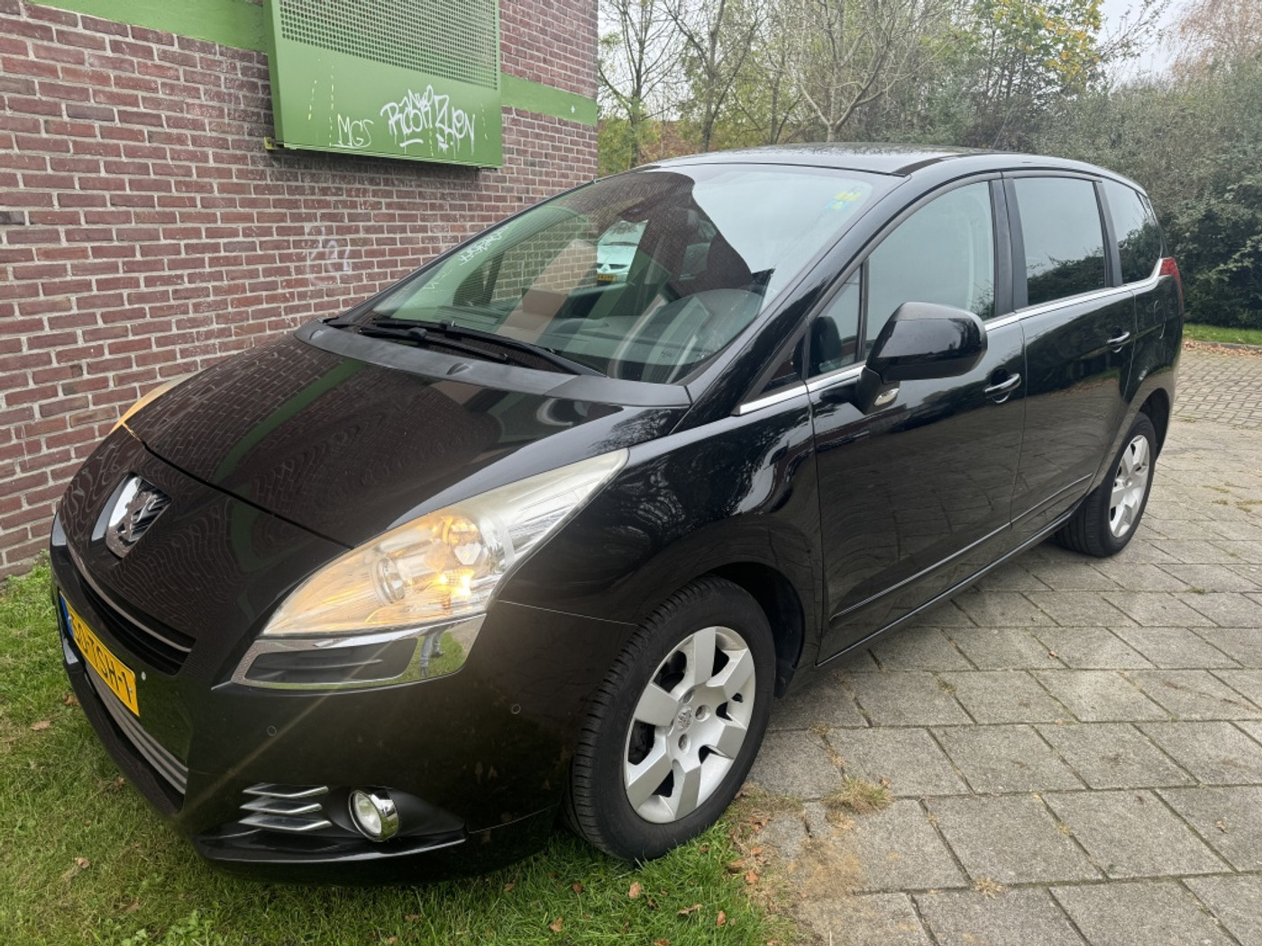 Peugeot 5008 1.6 VTi B. Lease 5p. 2012 - voorkant