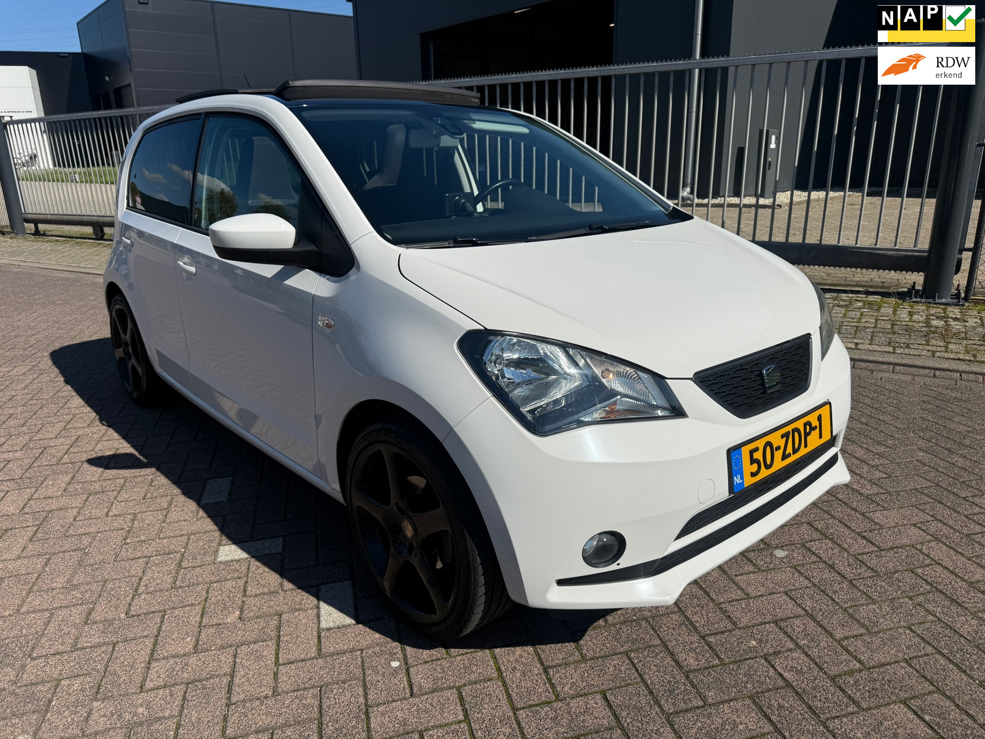 Seat Mii 1.0 Style Sport  **NWE APK** PANO** LMV* 2012 - voorkant