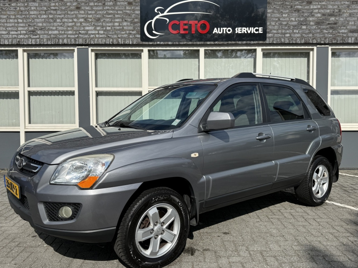 Kia Sportage 2.0 CVVT X-ecutive trekh. Nette auto!  Nieuw APK 2009 - voorkant