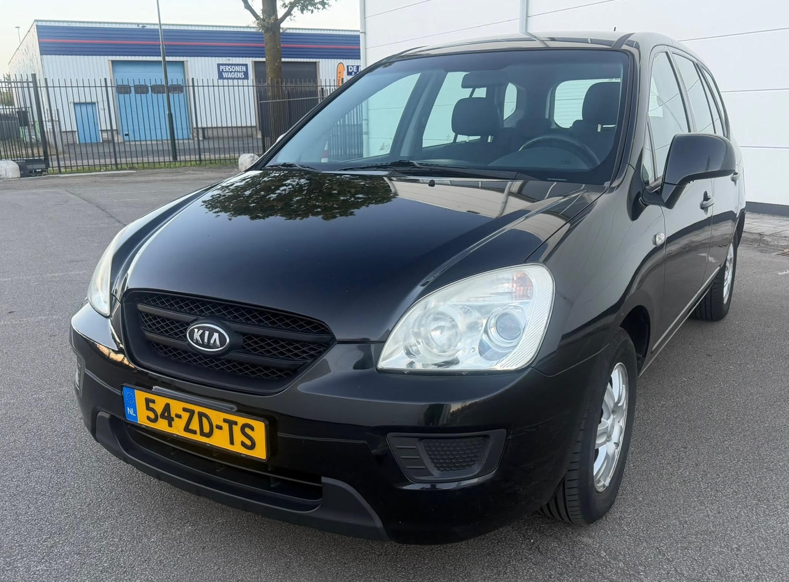 Kia Carens 2.0 CVVT X-tra Nap Airco APK 19-02-2027 Trekhaak 2008 - voorkant
