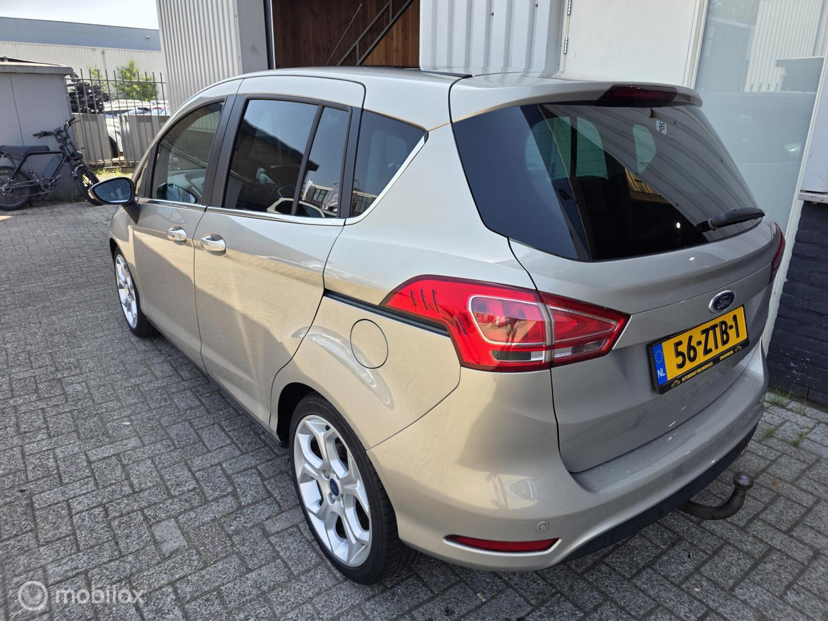 Foto van Ford B-max