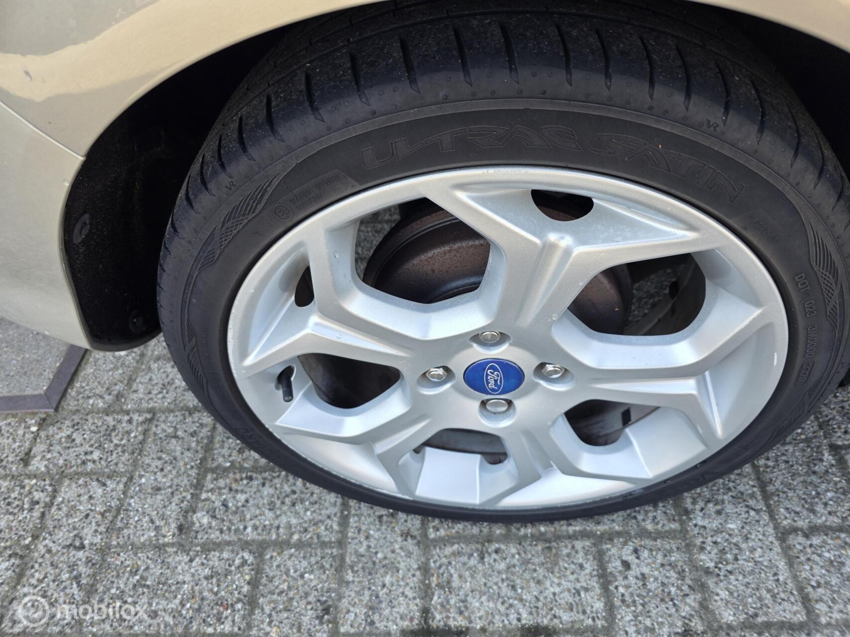Foto van Ford B-max