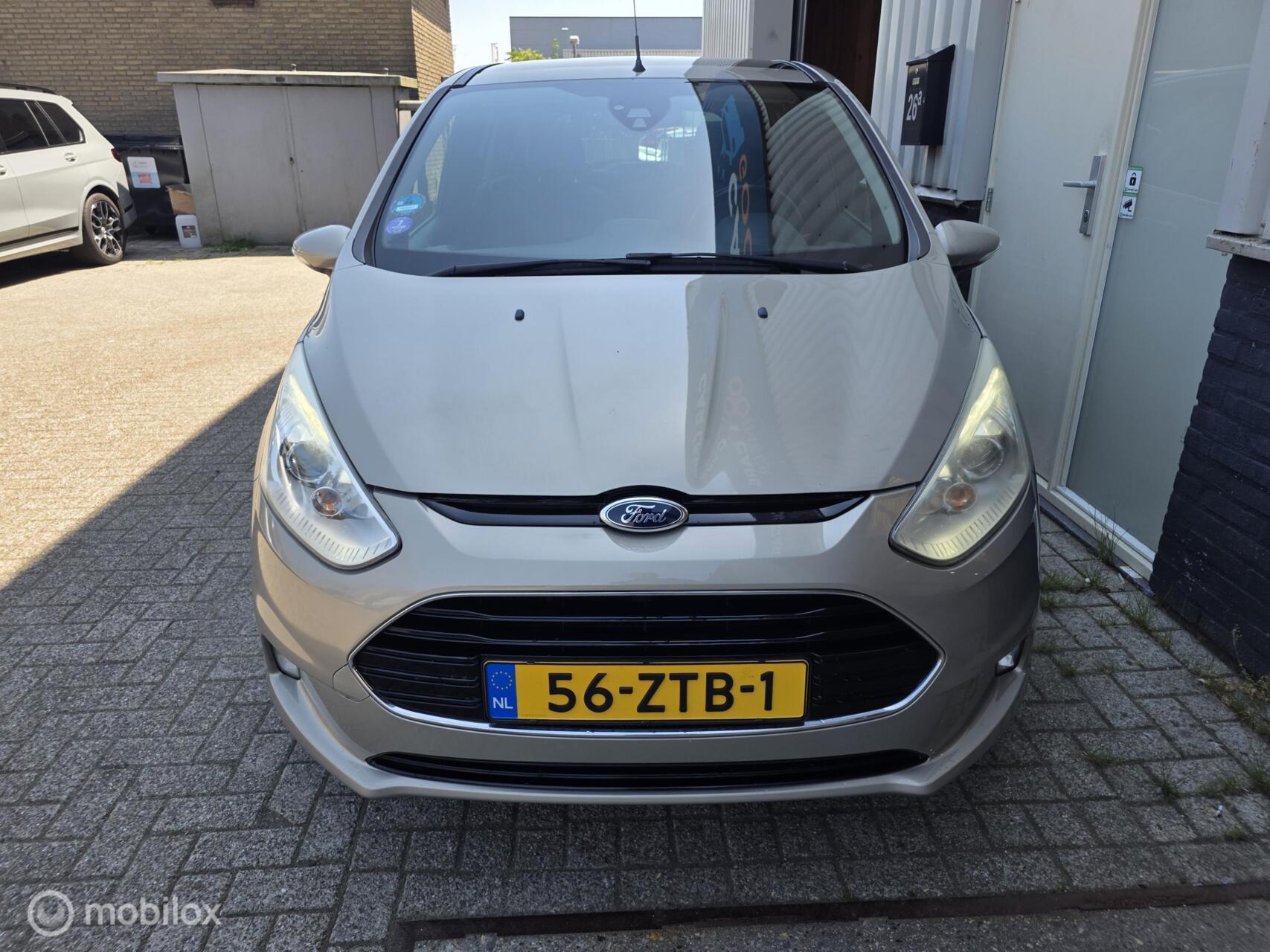 Foto van Ford B-max