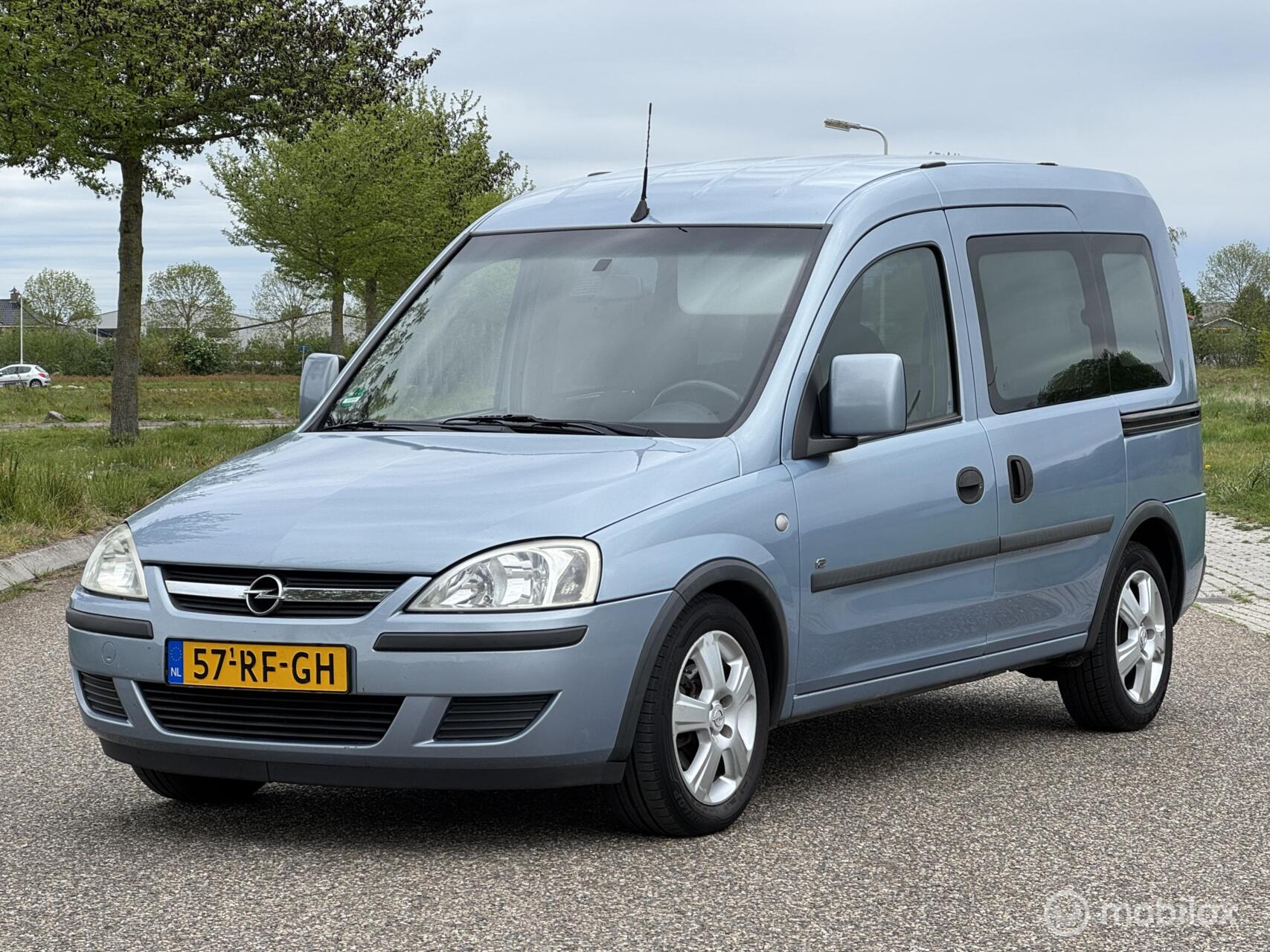 Opel Tour 1.4-16V Maxx 2005 - voorkant