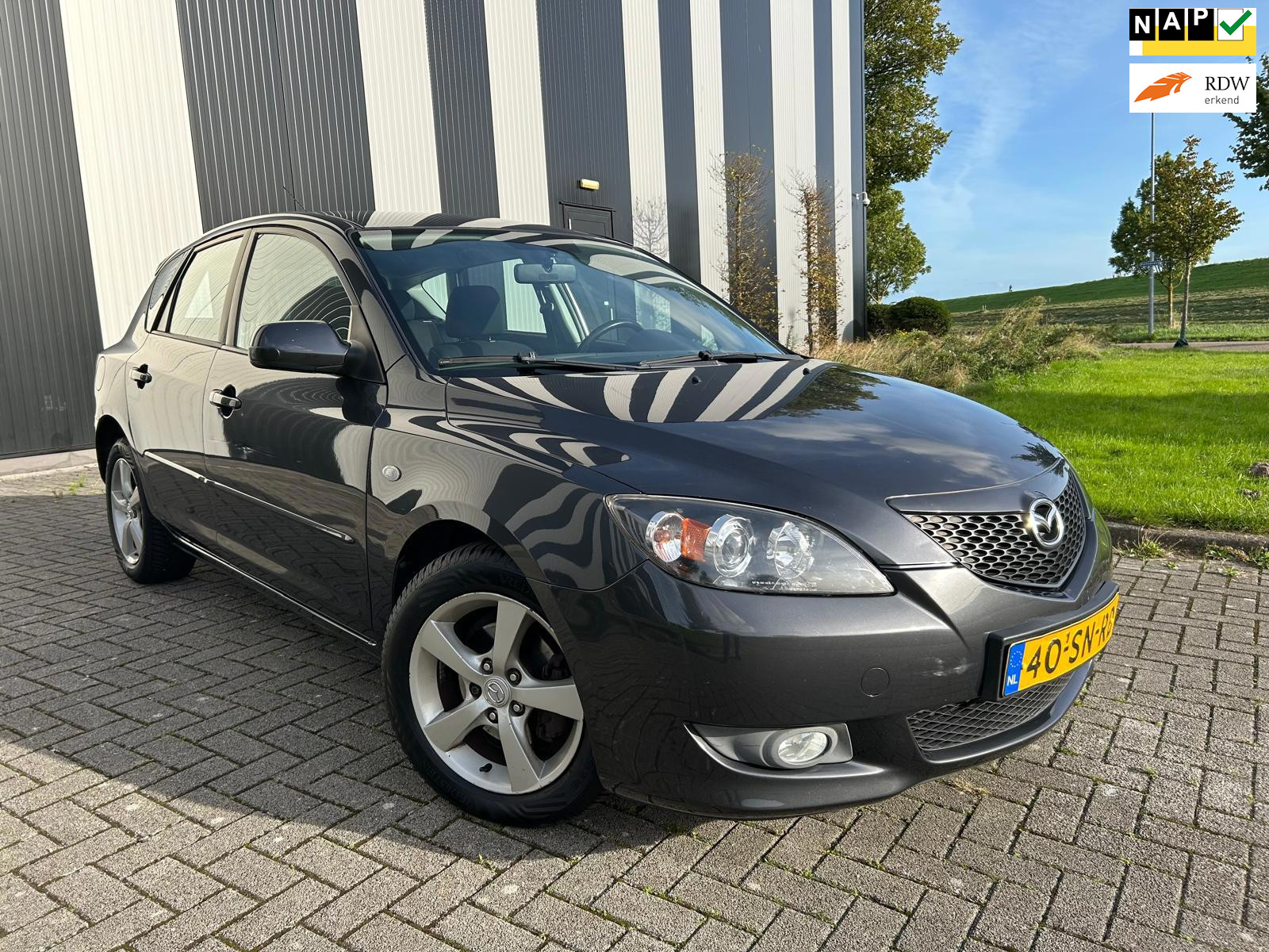 Mazda Mazda 3 1.6 Touring Nw APK-Airco-Lmv-Elekpakket-Trekhaak 2006 - voorkant