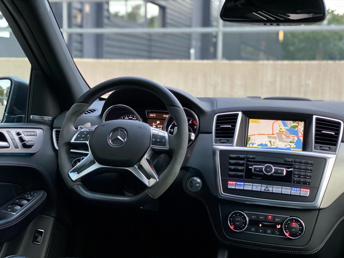 Foto van Mercedes-Benz ML 63 AMG