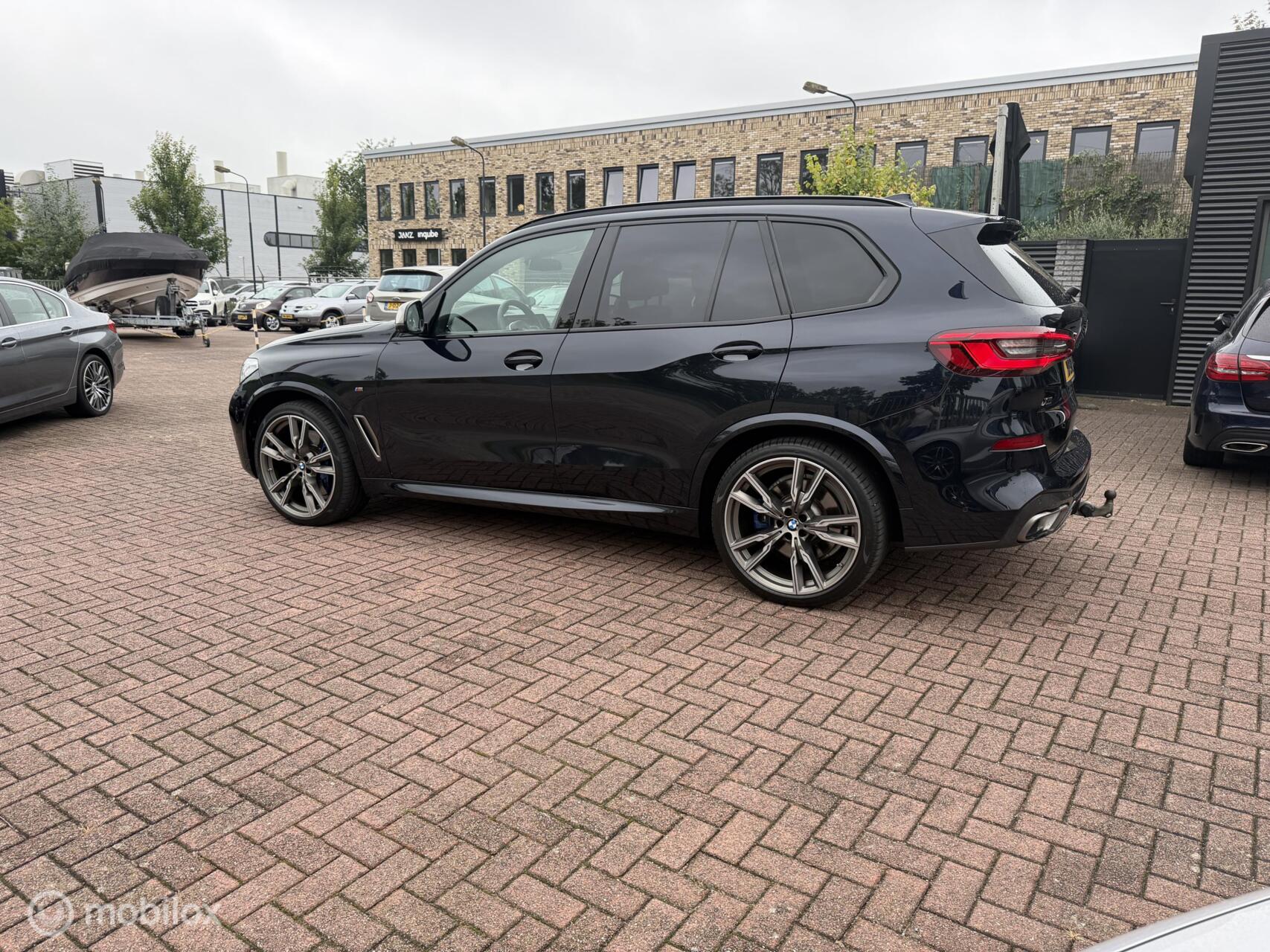 Foto van BMW X5 M50d