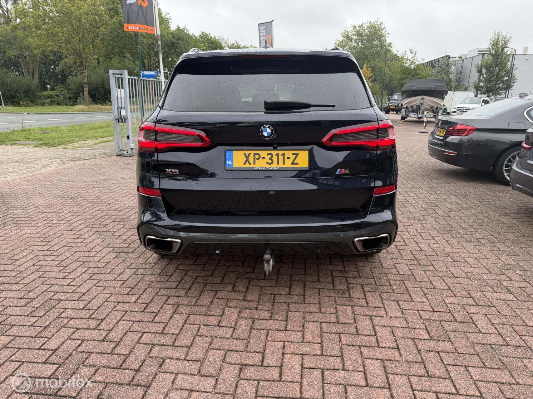 Foto van BMW X5 M50d