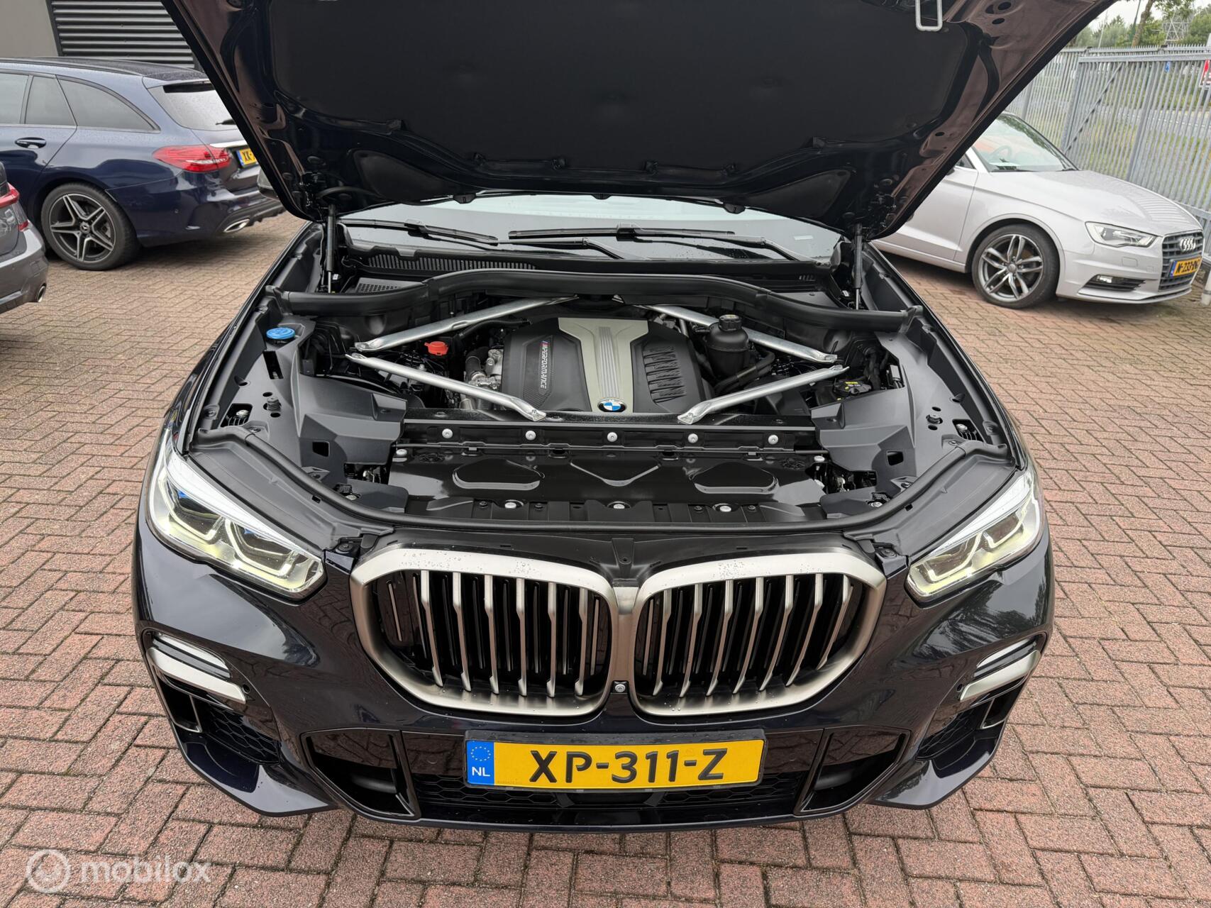 Foto van BMW X5 M50d