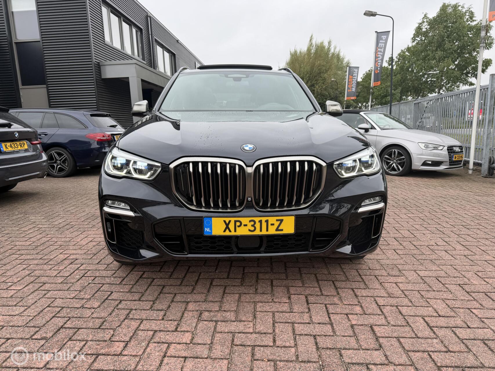 Foto van BMW X5 M50d