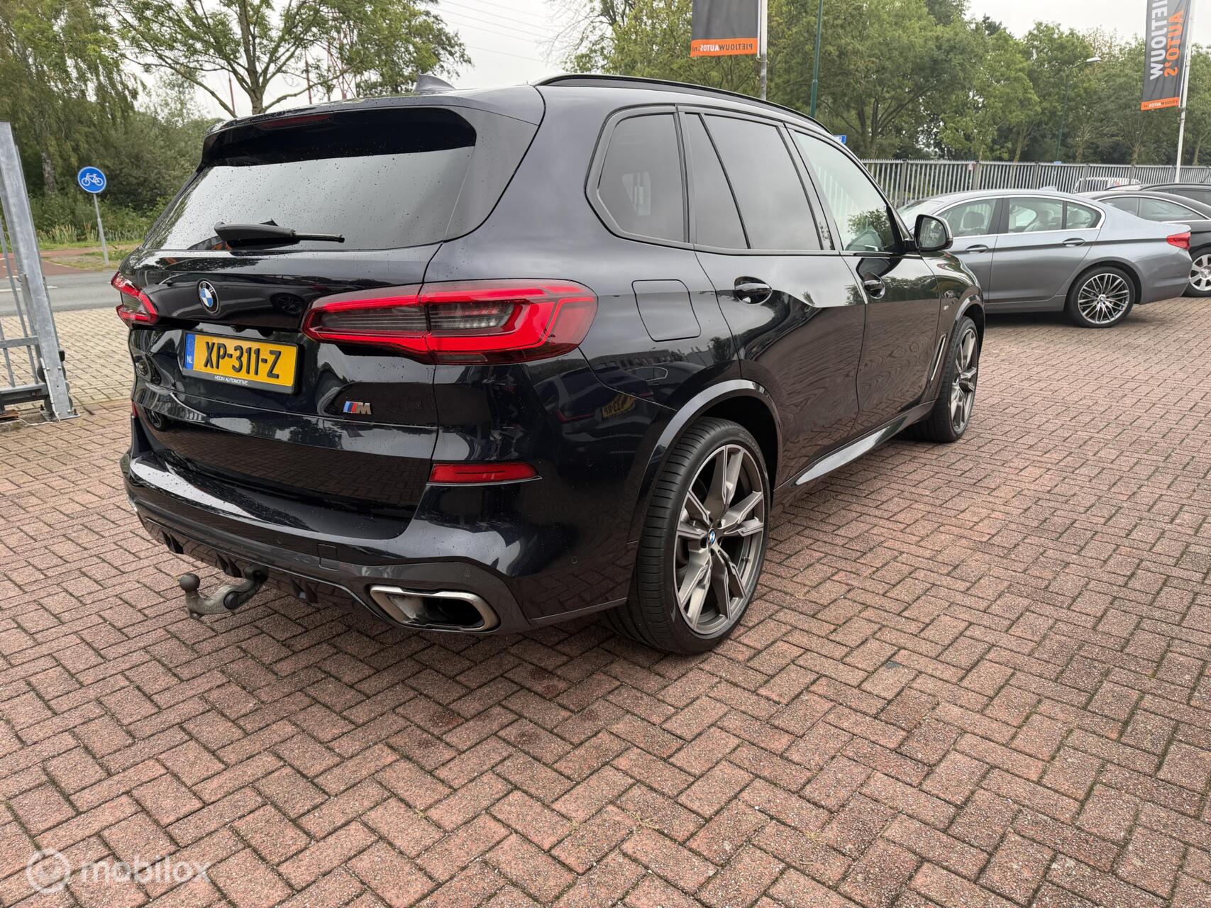 Foto van BMW X5 M50d