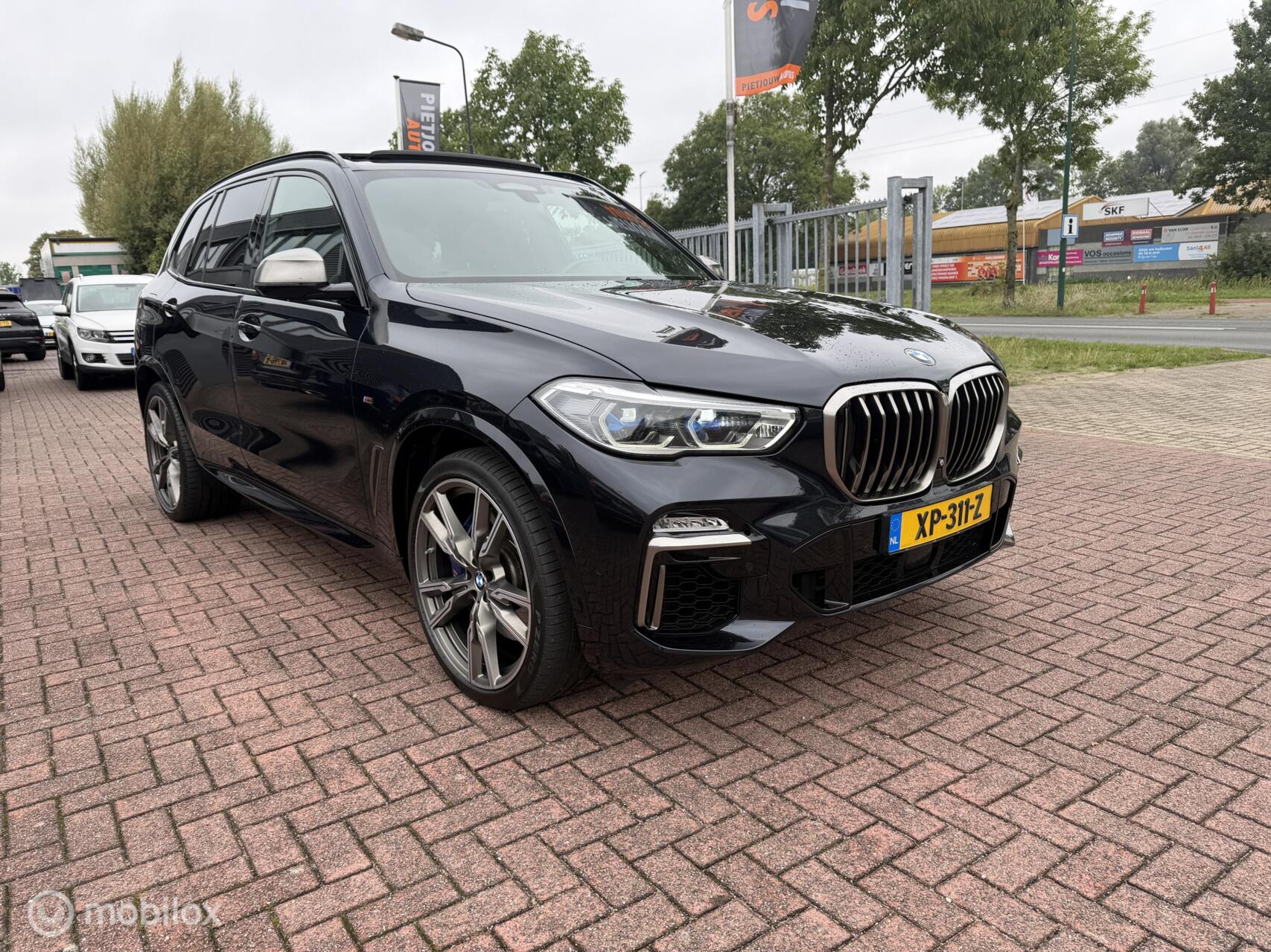 Foto van BMW X5 M50d