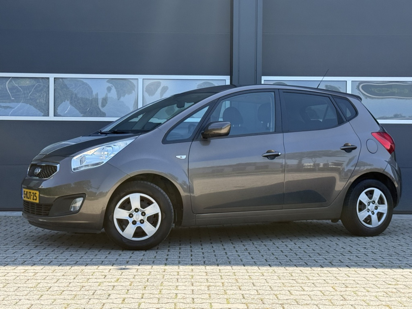 Kia Venga 1.4 CVVT Plus Pack 2013 - voorkant