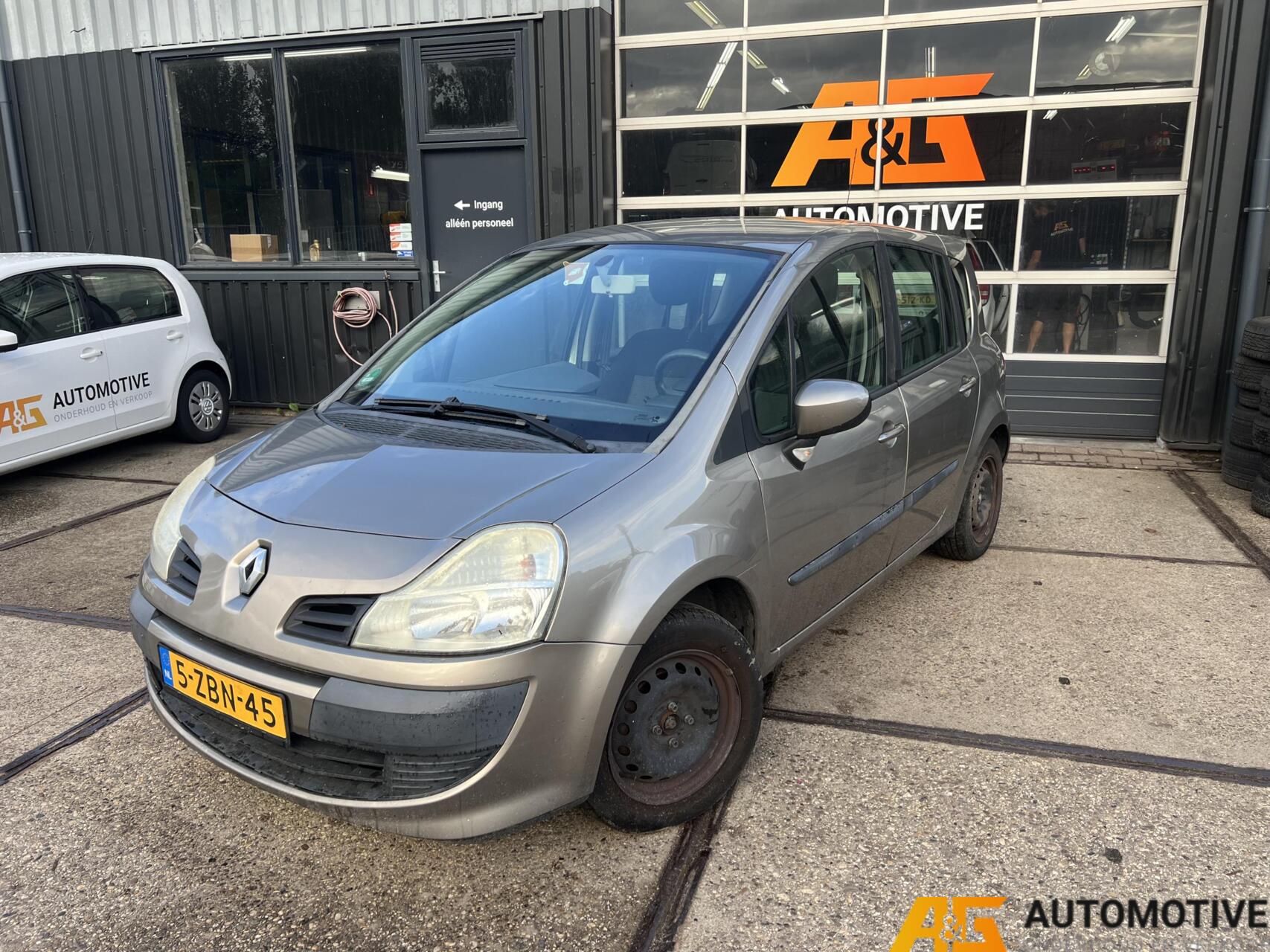 Renault Modus 1.2-16V 2009 Bruin | Nieuwe APK! | 2009 - voorkant