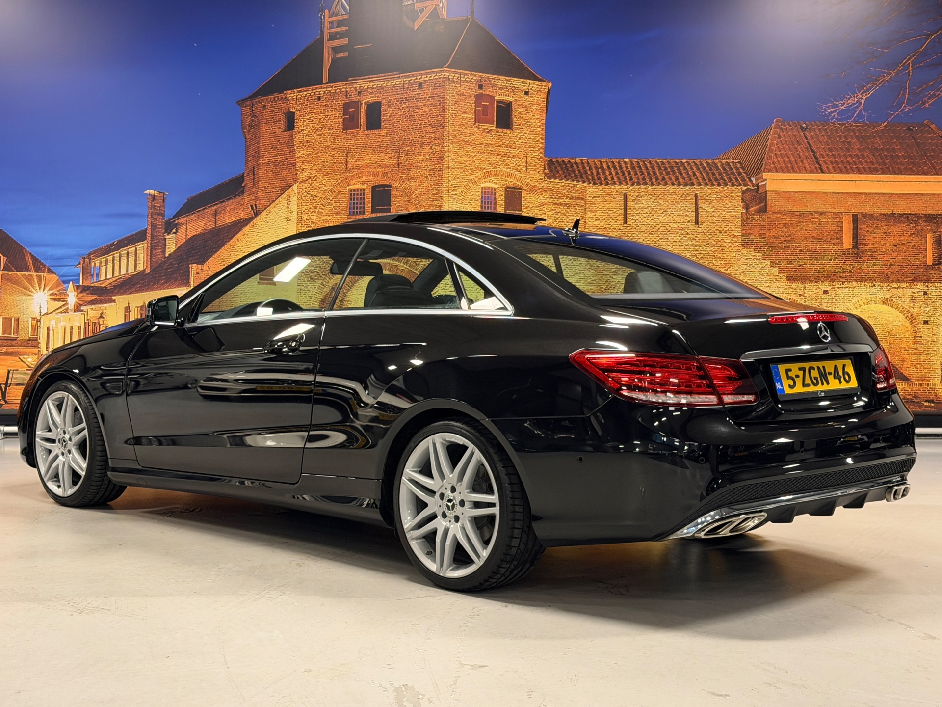 Foto van Mercedes-Benz E 200