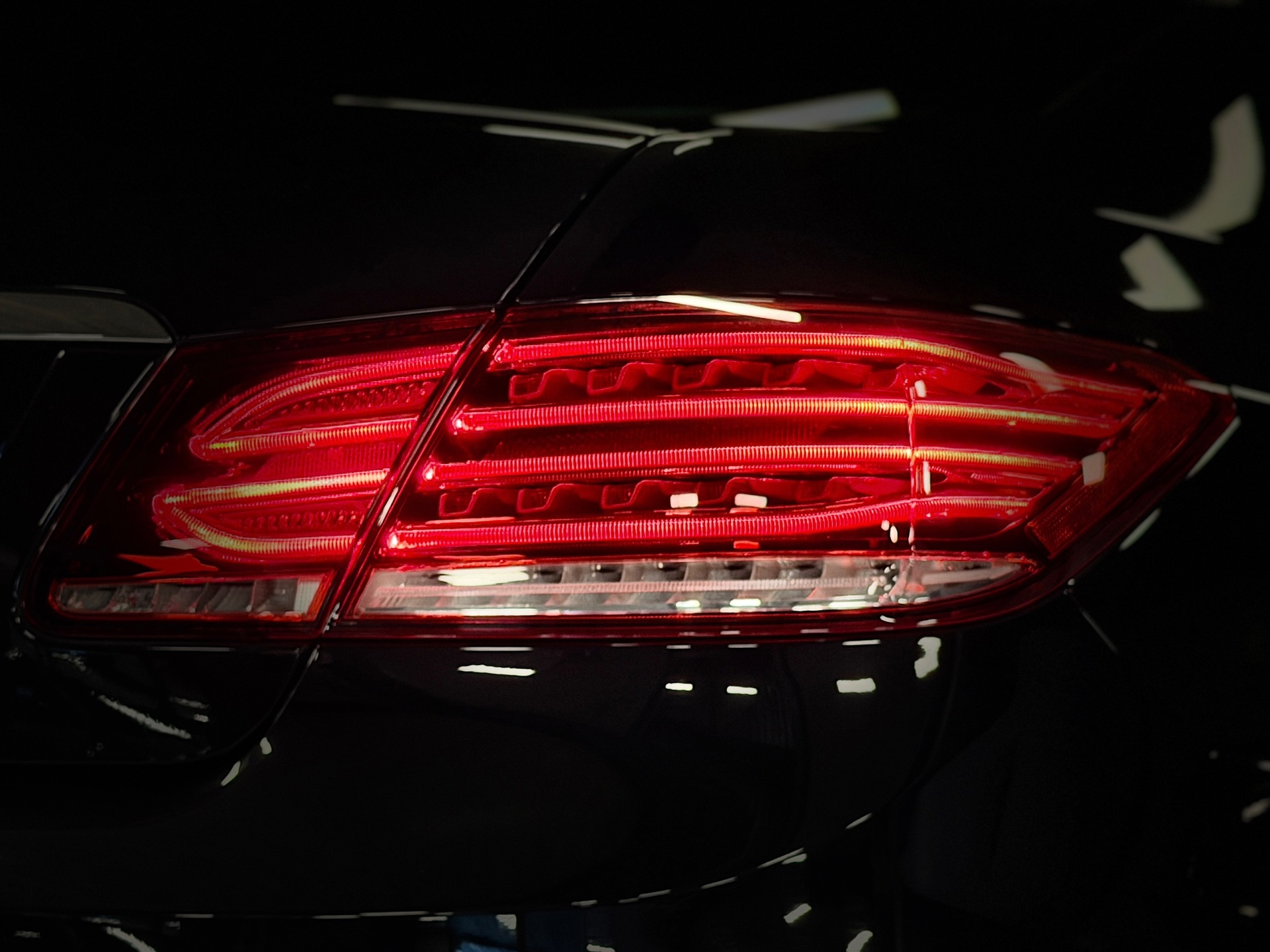 Foto van Mercedes-Benz E 200