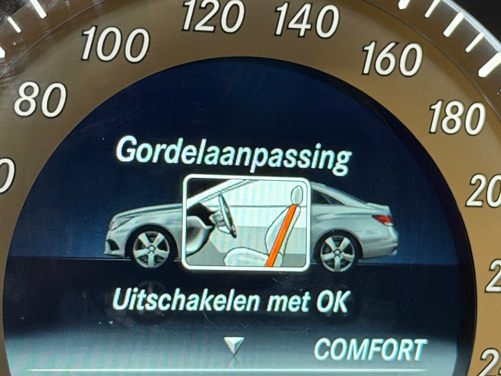 Foto van Mercedes-Benz E 200