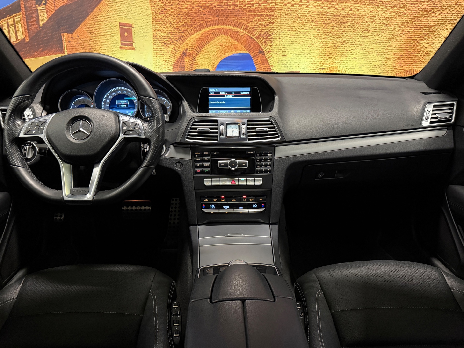Foto van Mercedes-Benz E 200