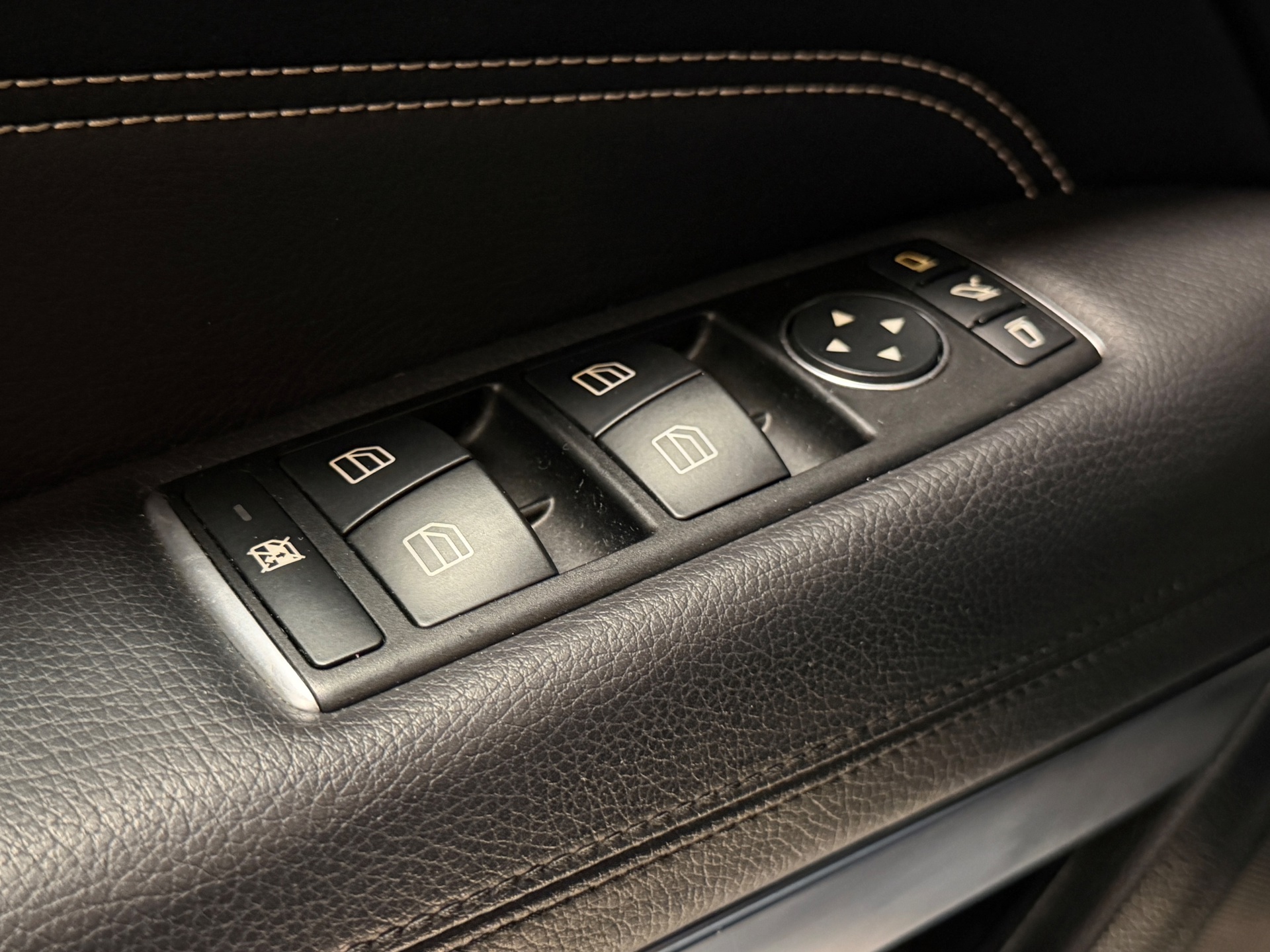 Foto van Mercedes-Benz E 200