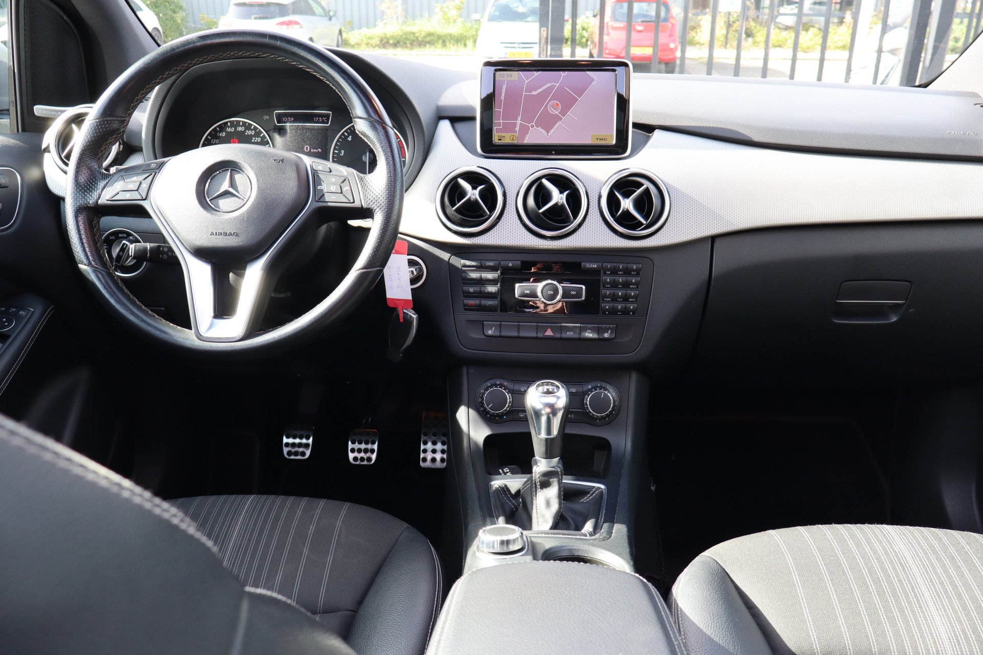 Foto van Mercedes-Benz B 180