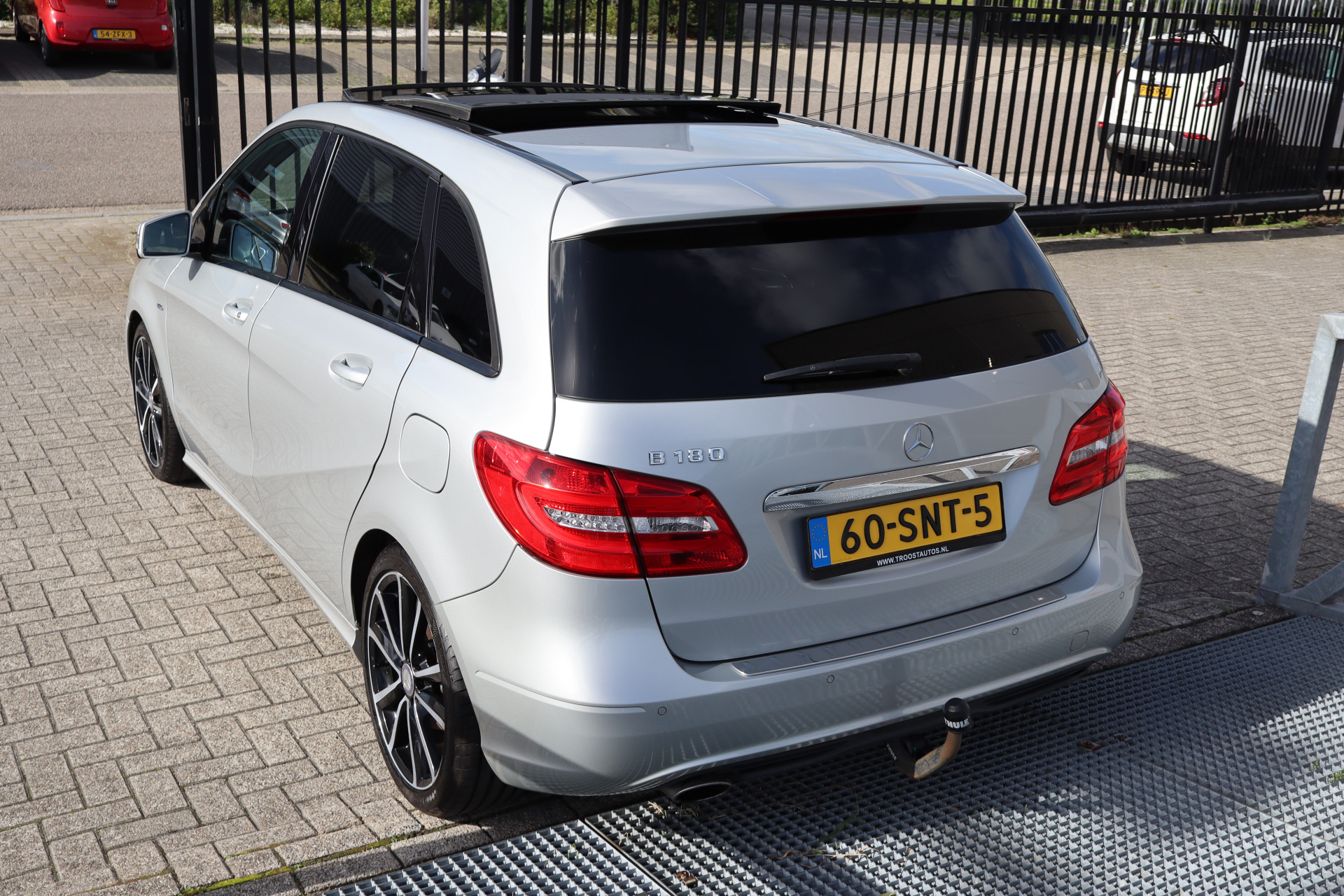 Foto van Mercedes-Benz B 180