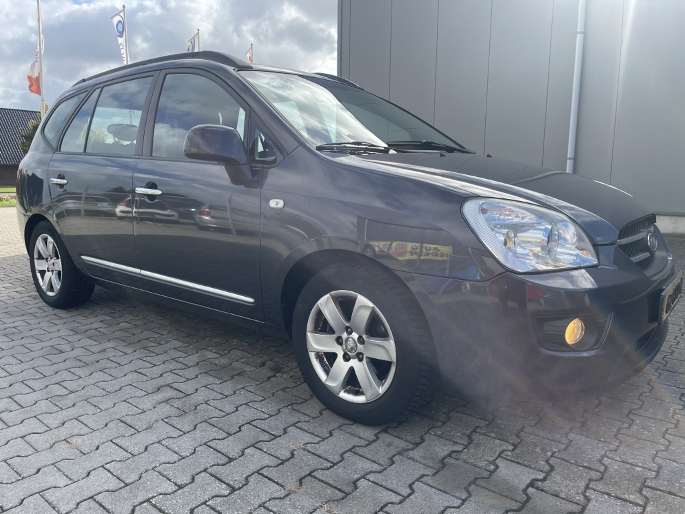 Kia Carens 2.0 CVVT Clima APK: Nieuw bij aflevering 2008 - voorkant