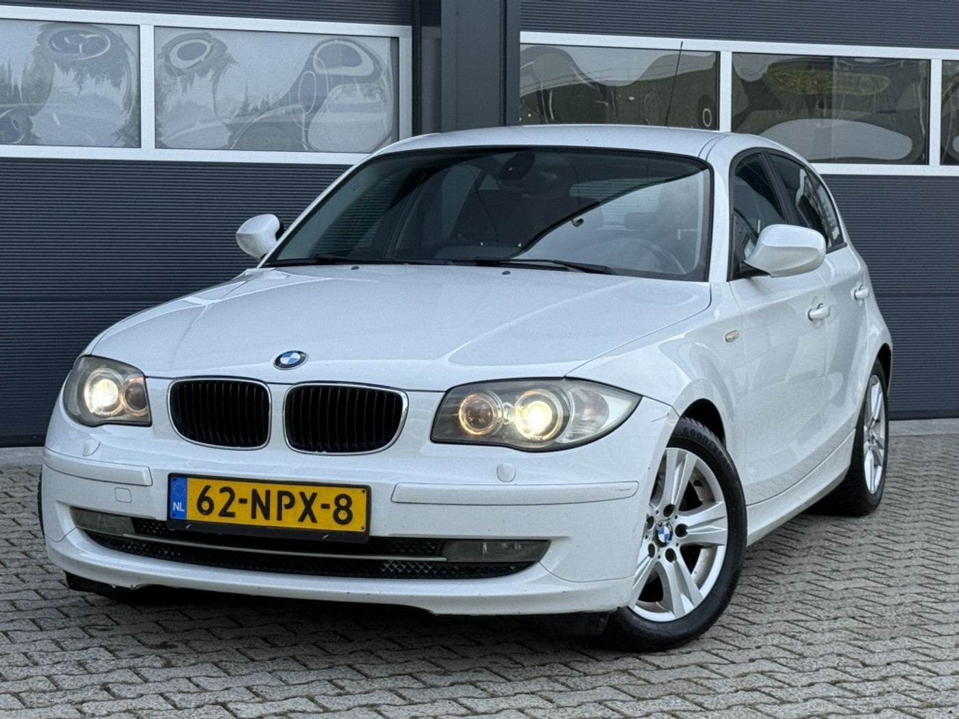 BMW 118i 118i EffDyn.BnsL.Ed. 2010 - voorkant