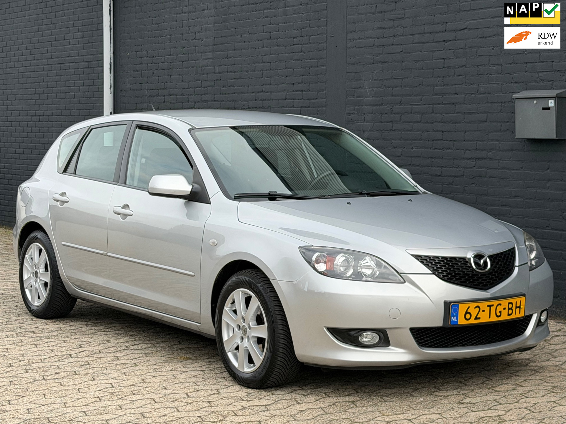 Mazda Mazda 3 1.6 Touring AIRCO NIEUW APK PDC NAP 2006 - voorkant