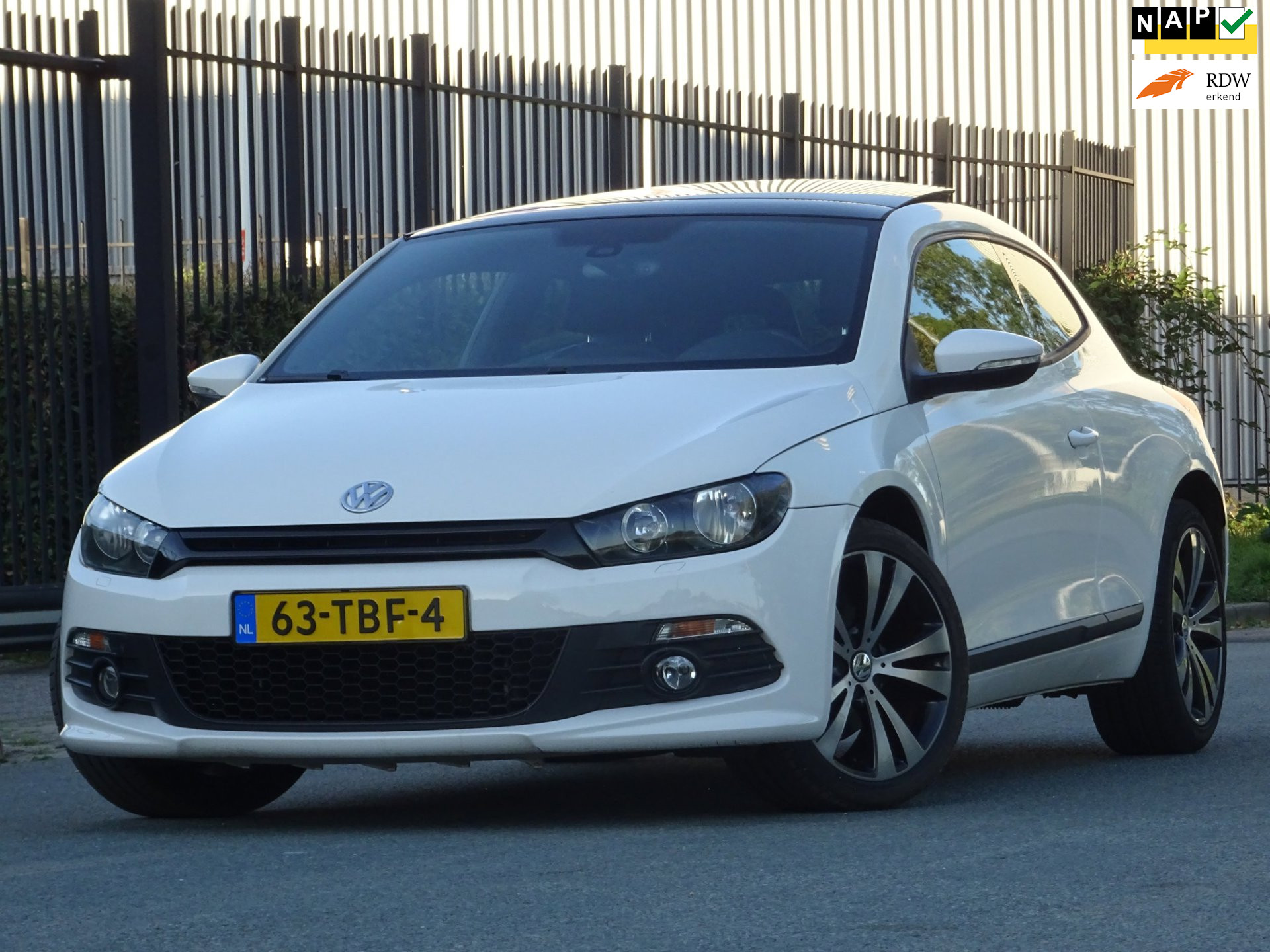 Volkswagen Scirocco 1.4 TSI Edition NAP/PANORAMADAK/NAVI/APK 2012 - voorkant