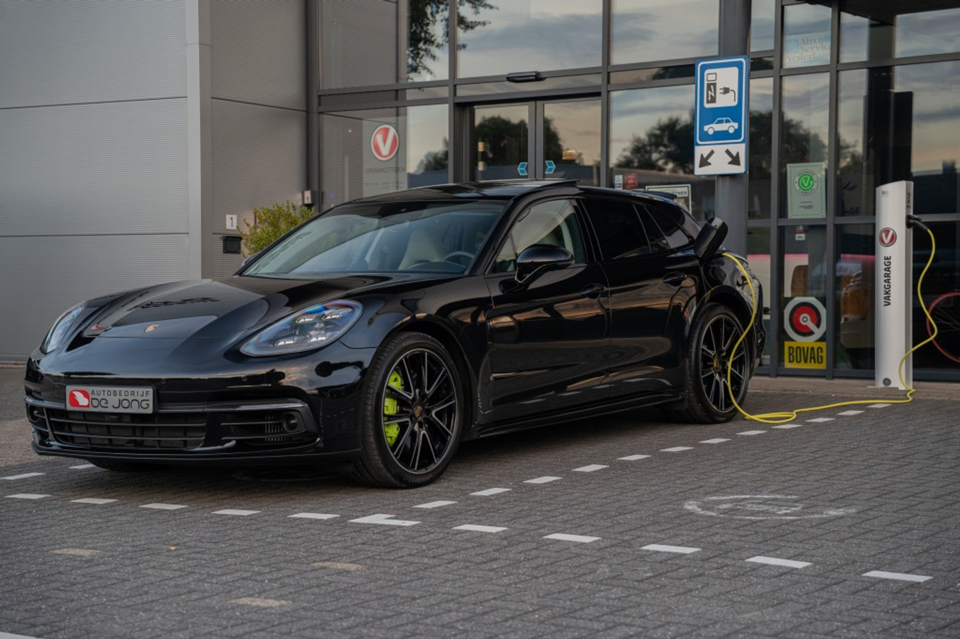 Foto van Porsche Panamera 4 E-hybrid