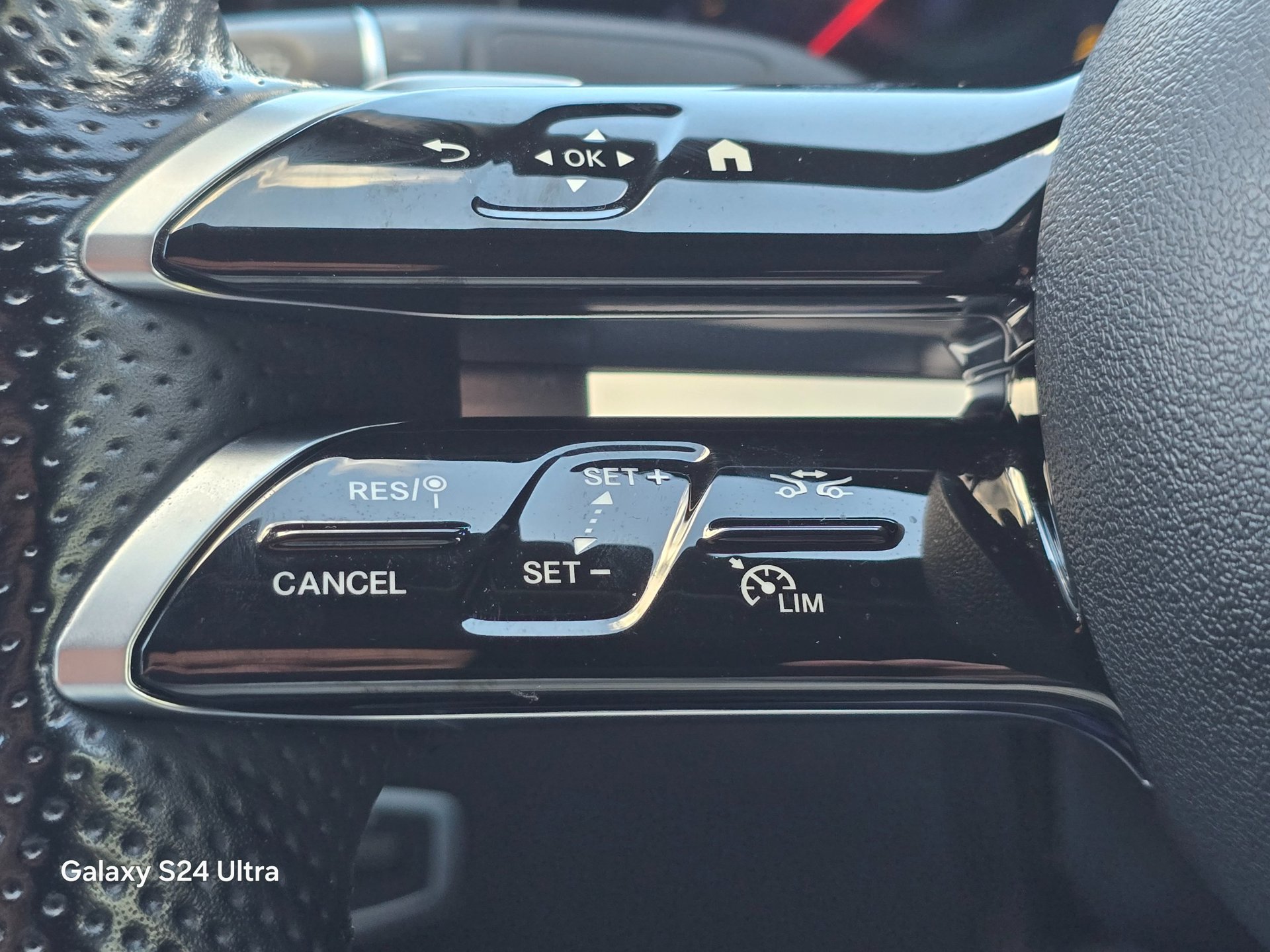 Foto van Mercedes-Benz E 300 E 4Matic