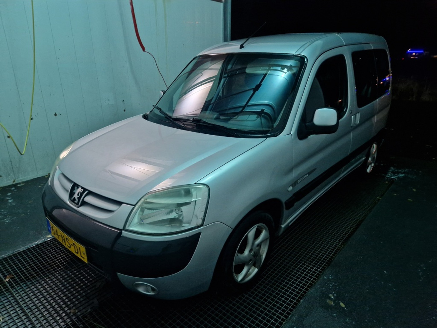 Peugeot Partner MPV 1.6-16V Quiksilver 2004 - voorkant