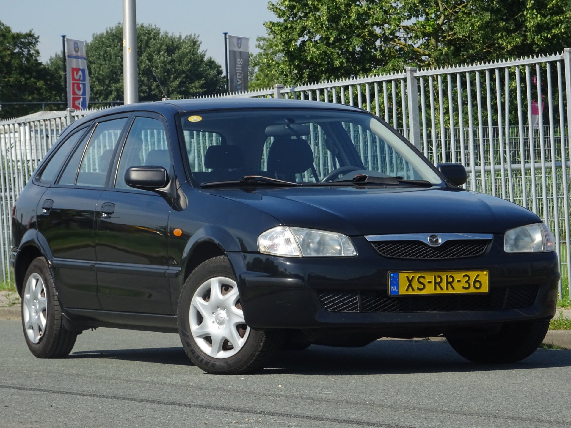 Foto van Mazda Mazda 323f