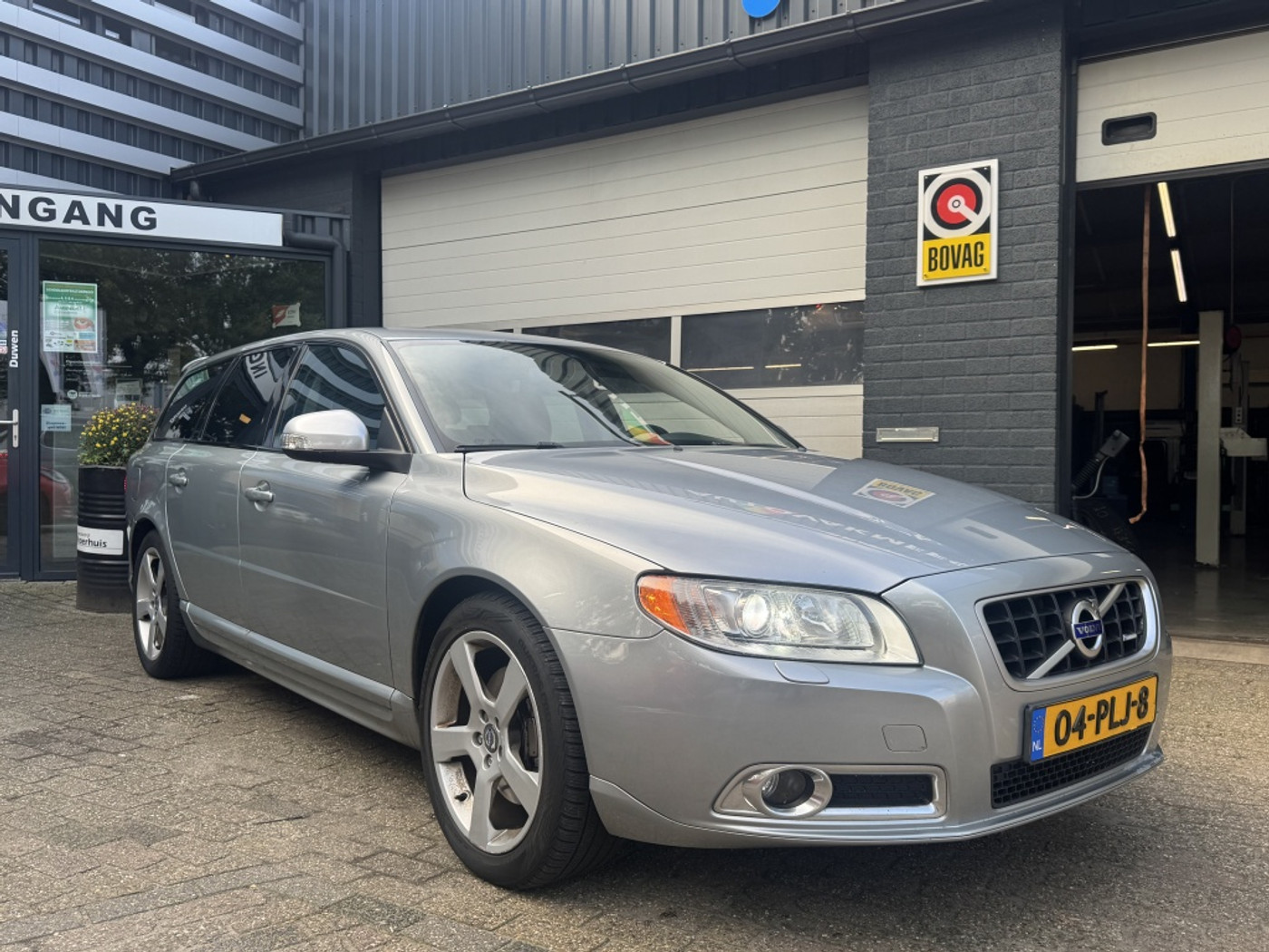 Volvo V70 2.0 D3 R-Design 2011 - voorkant