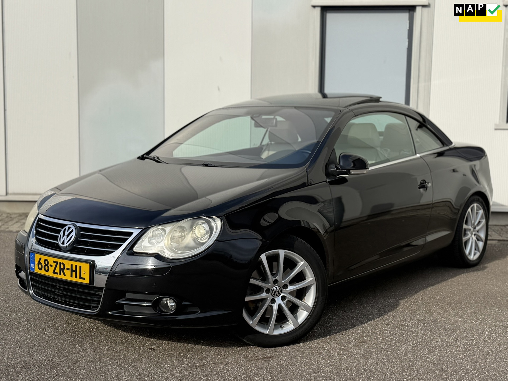 Volkswagen Eos 2.0 TFSI DSG Highline 200pk Xenon Navi Leer PDC 175dkm NAP! 2008 - voorkant