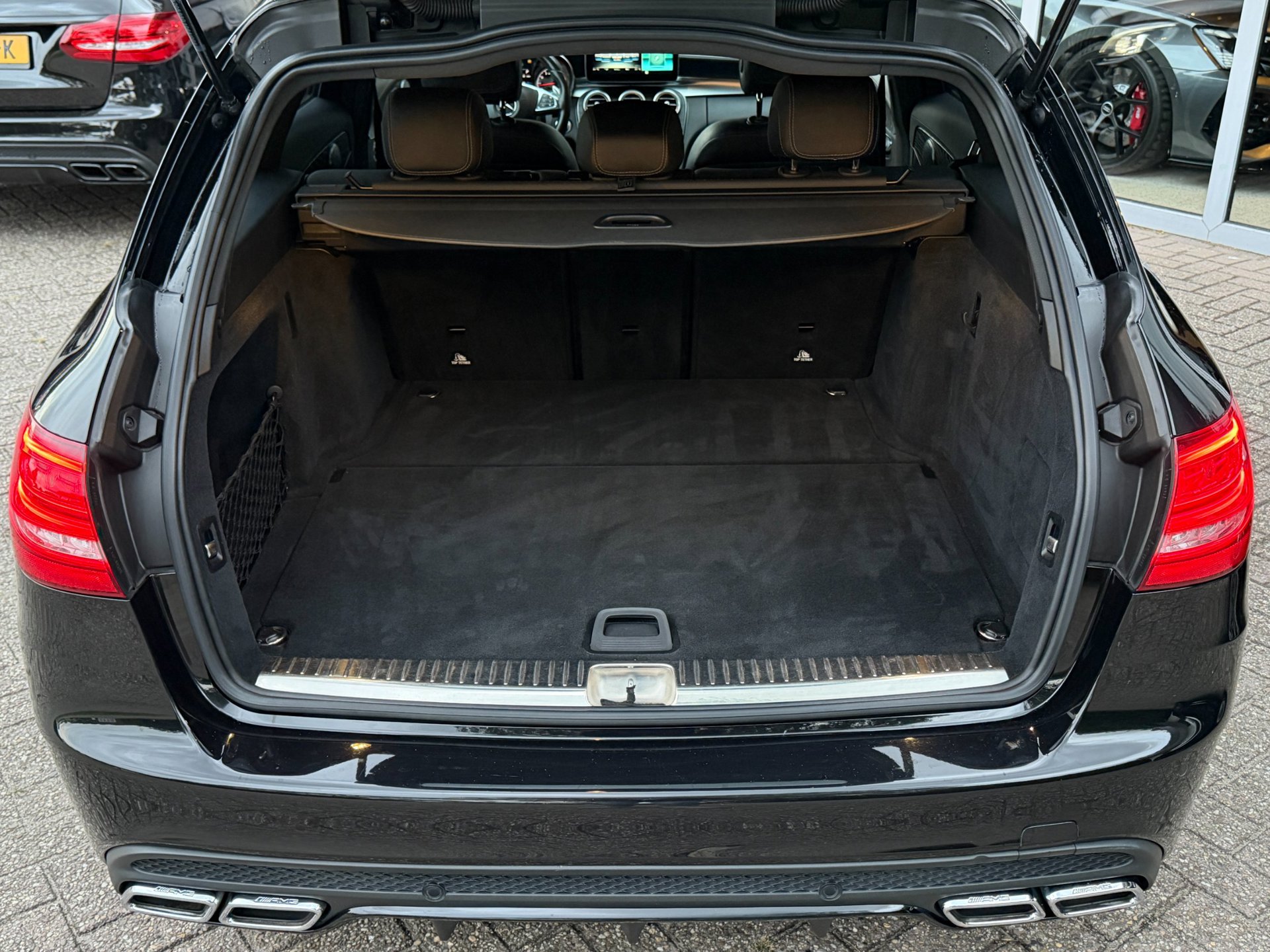 Foto van Mercedes-Benz AMG C 63